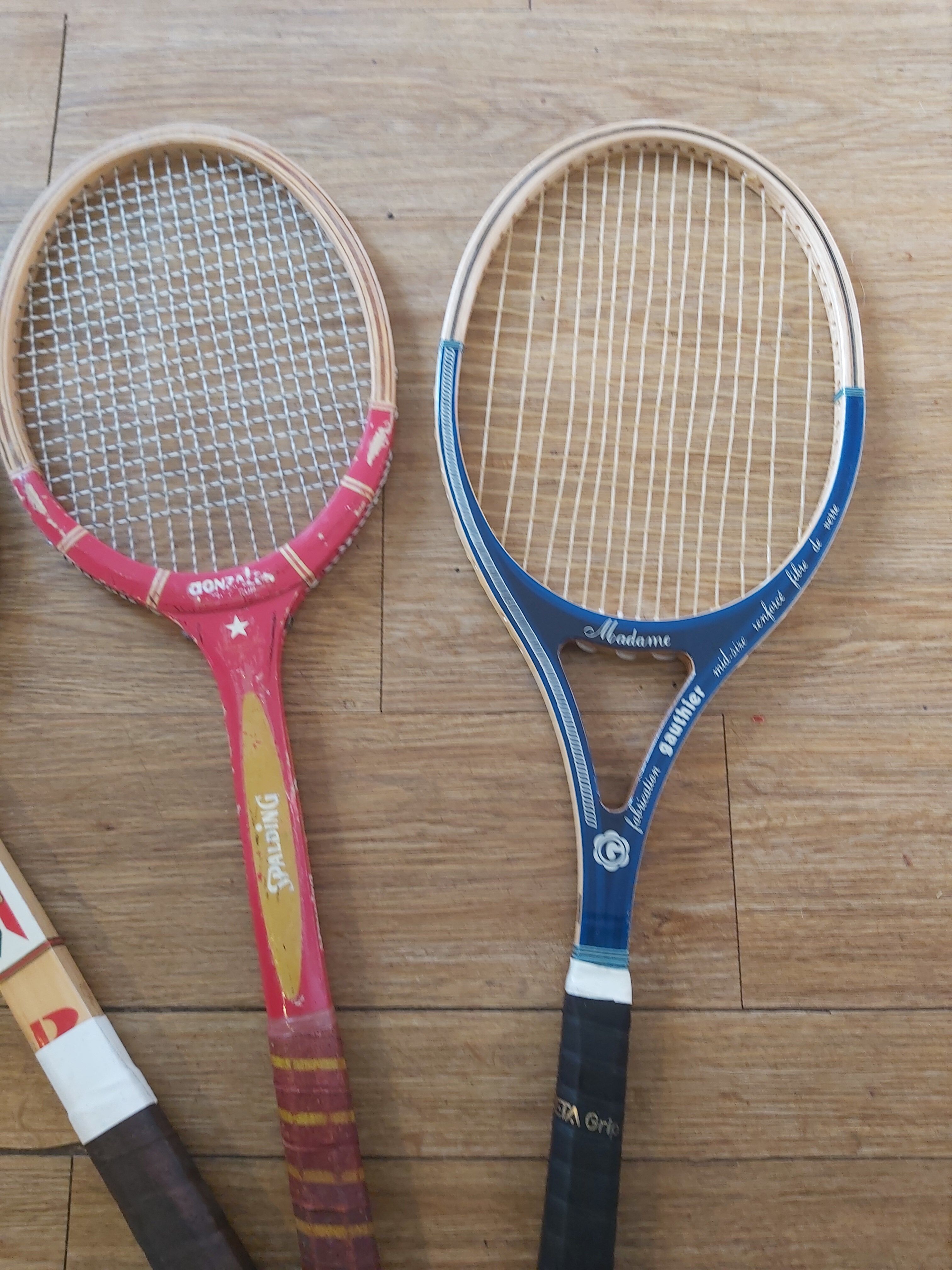 Series of 3 vintage tennis rackets