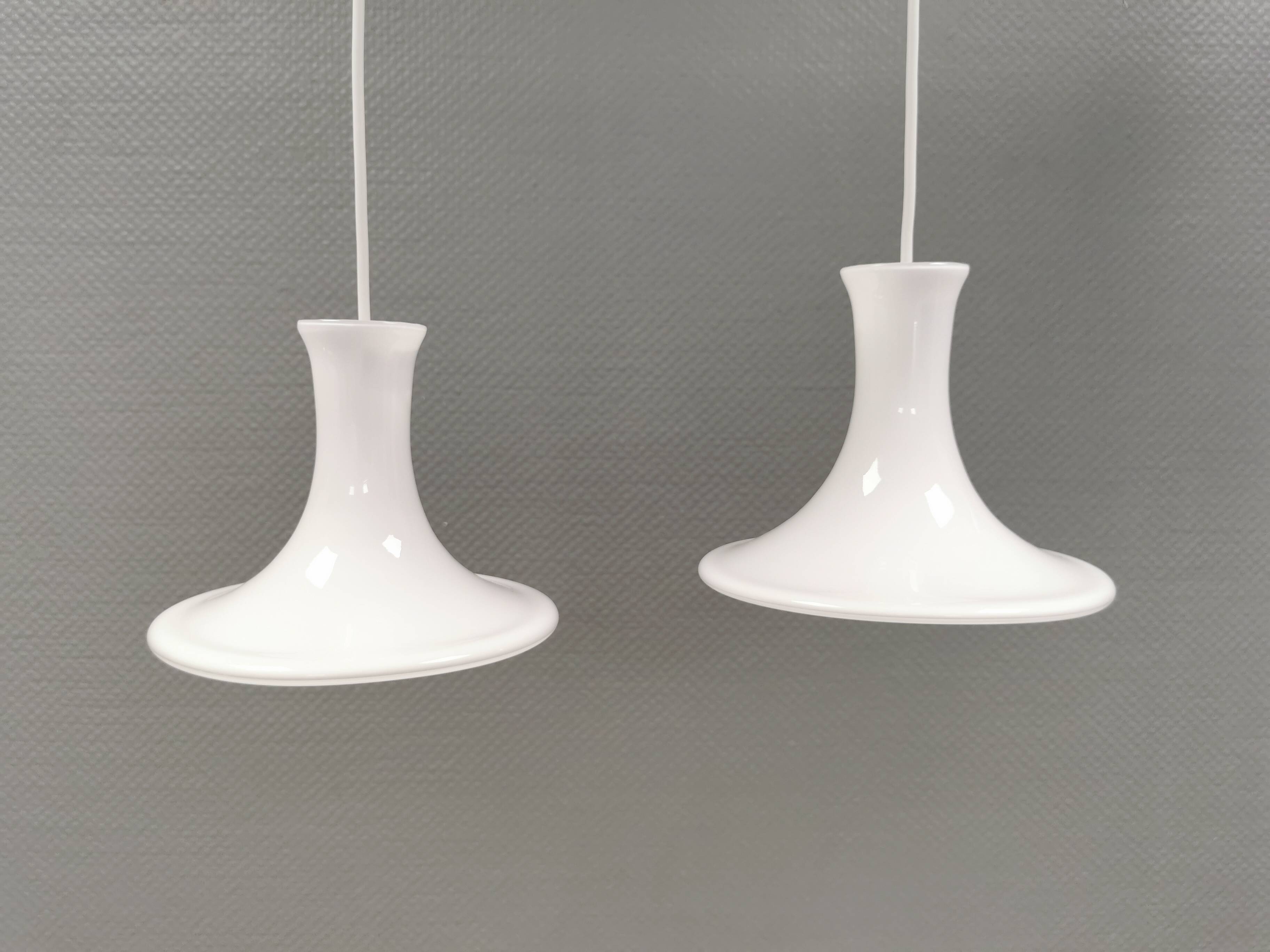 Suspensions en verre opale Holmegaard Mandarin, Michael Bang 1983