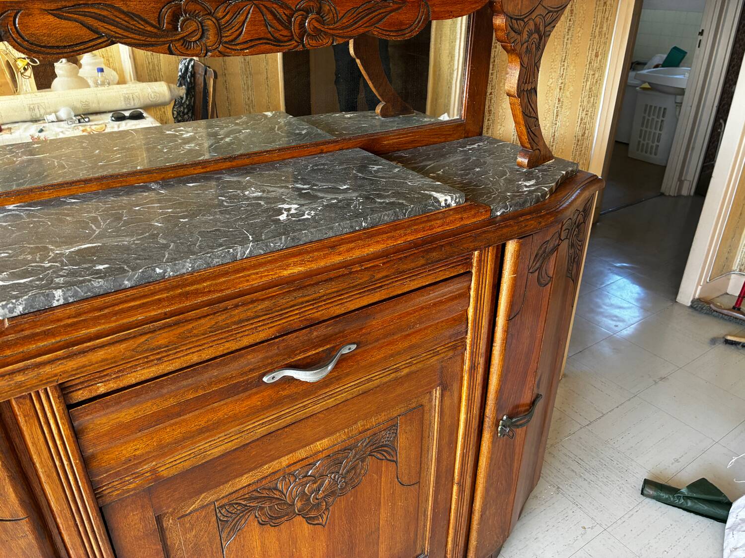 Buffet vaisselier Art déco ancien en bois massif et marbre