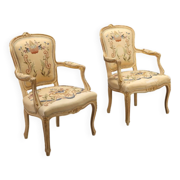 Paire de fauteuils anciens style baroque en bois sculpté, Italie, XIXe siècle