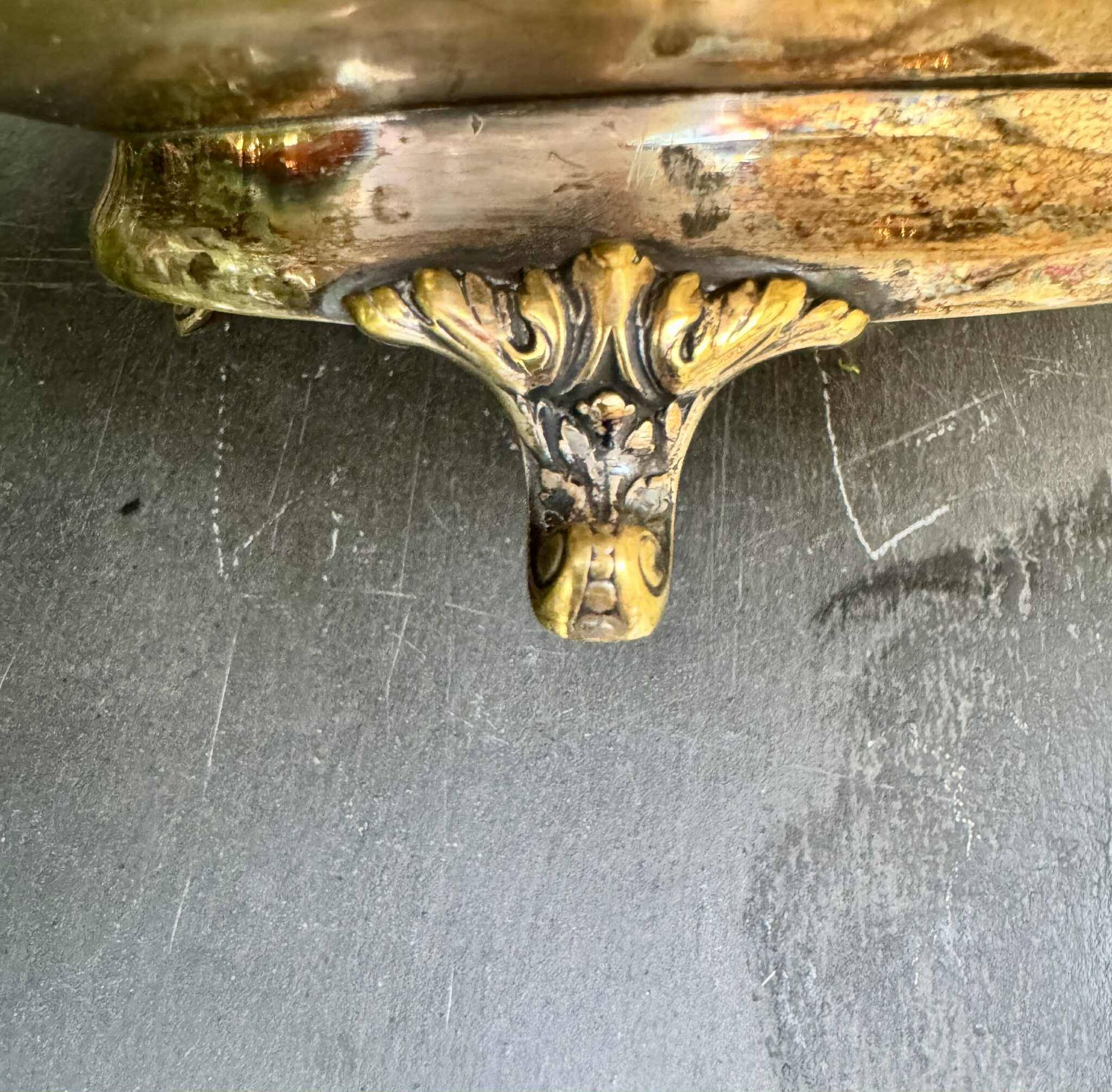 Baroque pedestal centrepiece