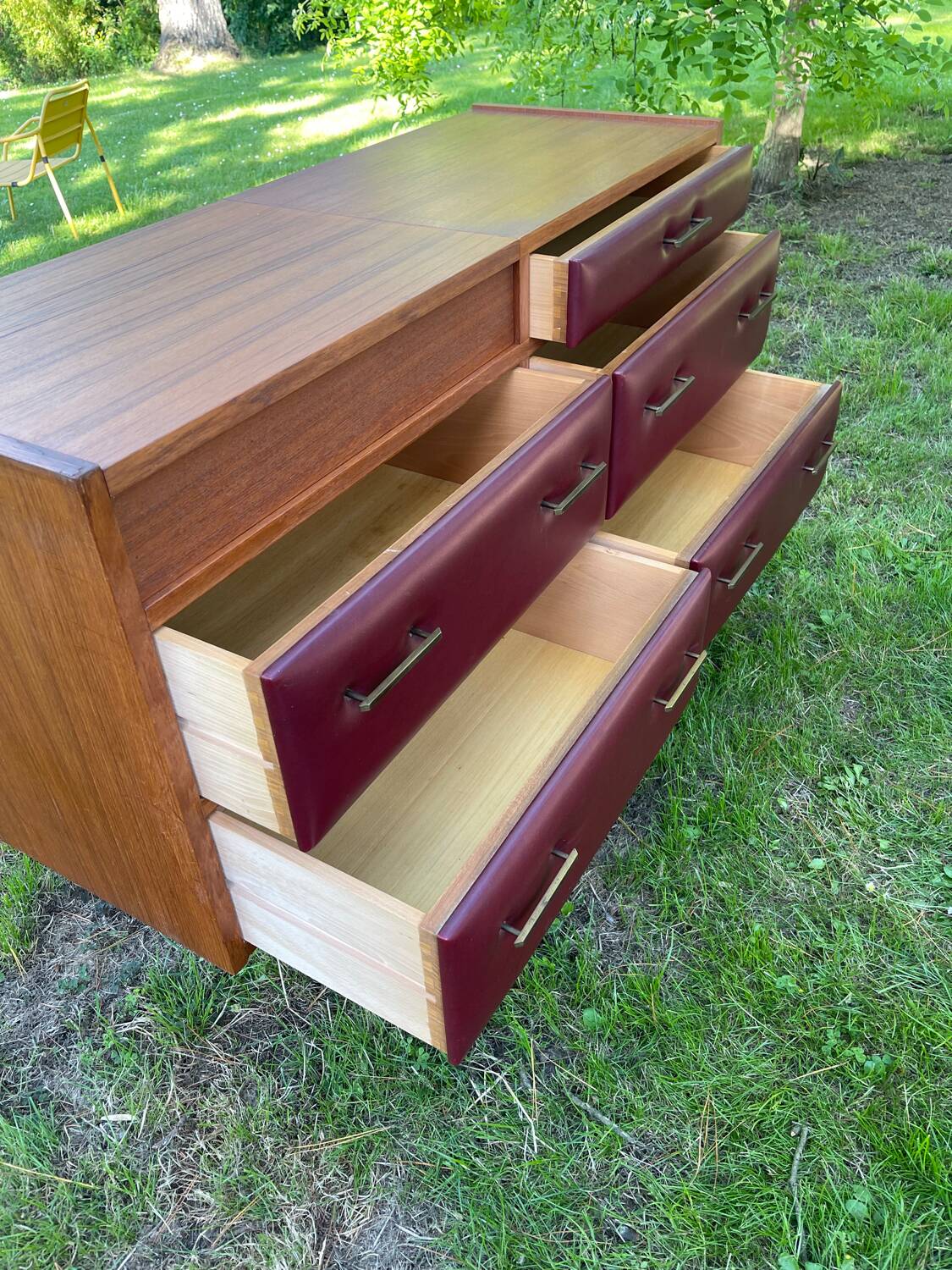 Commode coiffeuse modèle "ingrid" produit par Mondial literie.