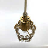 Deux suspensions en laiton doré et cristal, de Palwa, design 1960