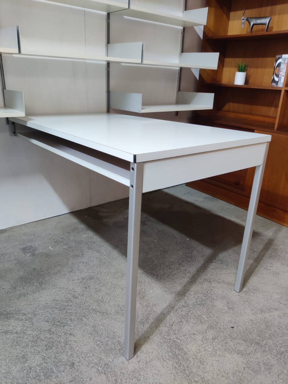 Wall shelf with desk by Dieter Rams for Vitsoe