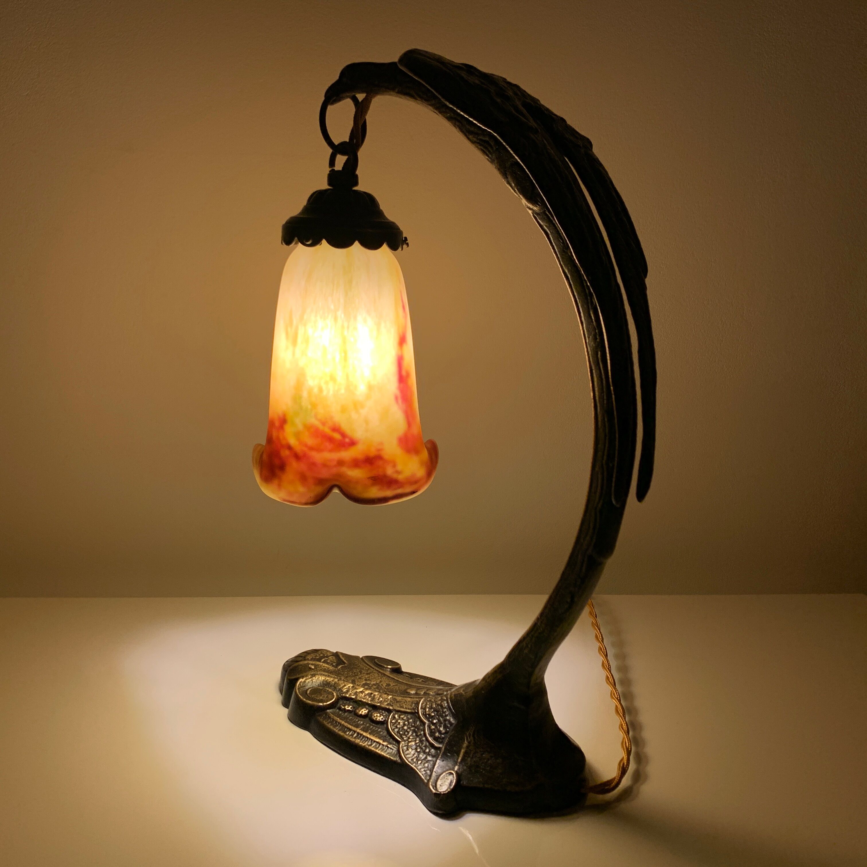 Bronze eagle lamp patinated and Art Nouveau style glass pate