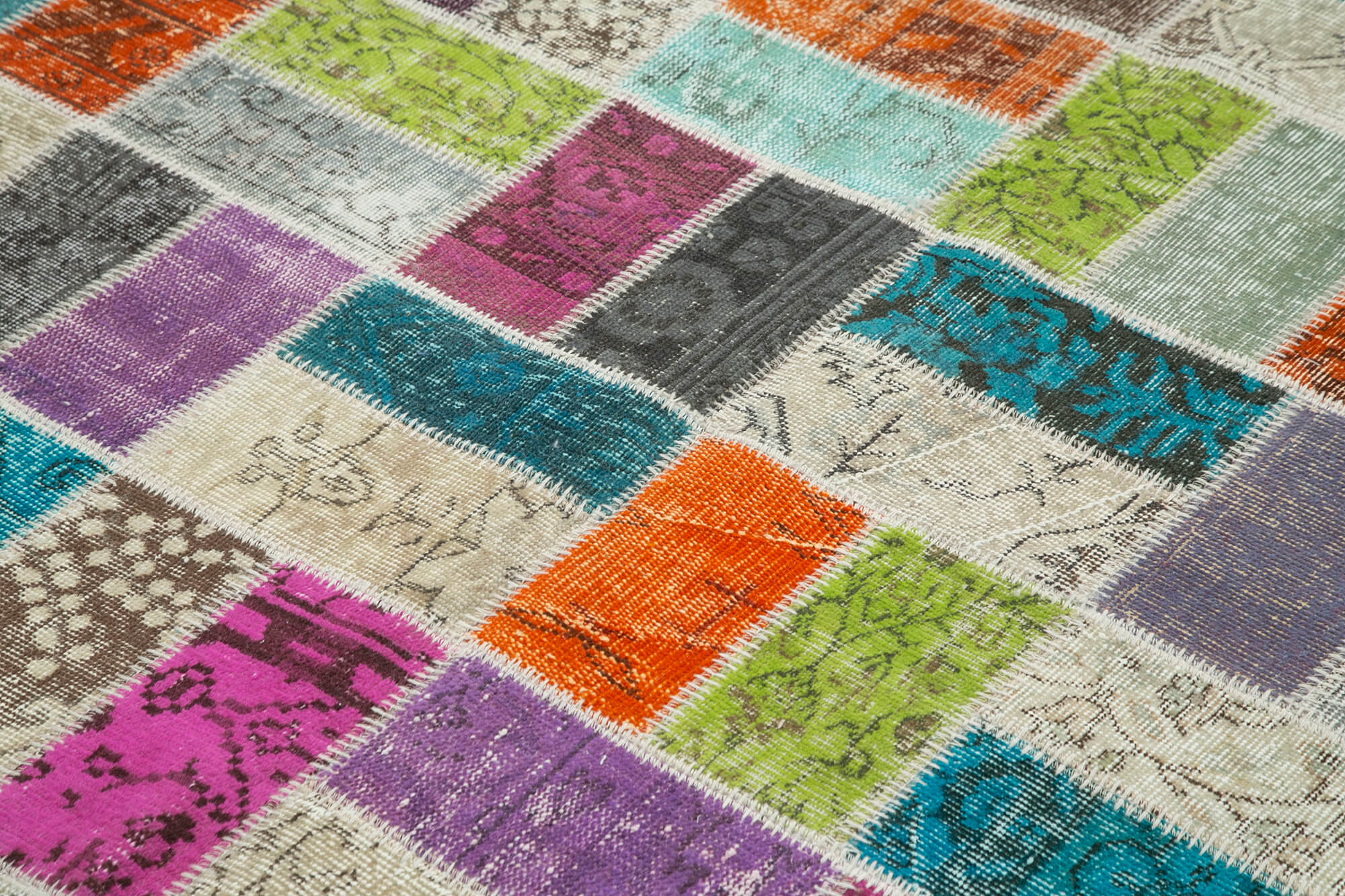 Handwoven anatolian contemporary 173 cm x 225 cm multicolor patchwork carpet
