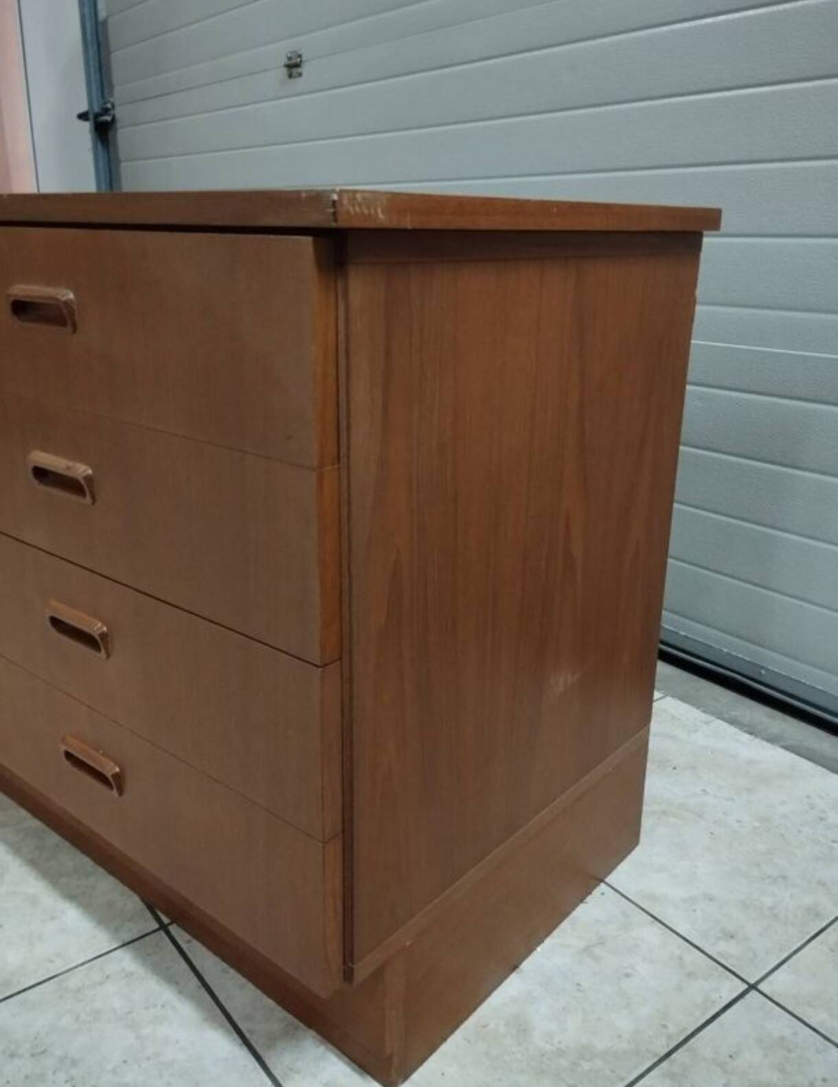 Scandinavian chest of drawers with 8 drawers