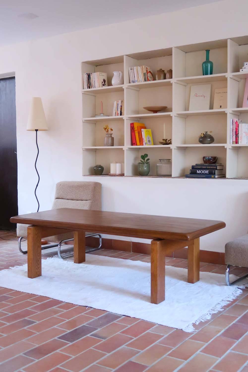 Large solid retractable coffee table