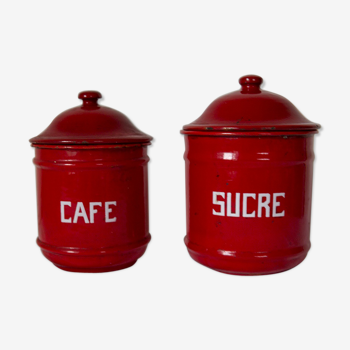 Pots à épices rouge en émail