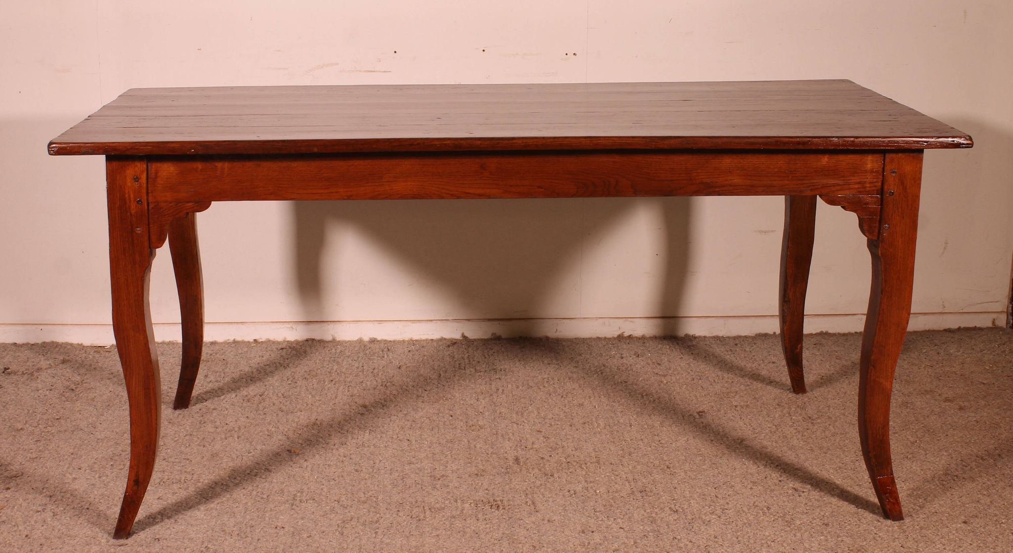Louis XV table in oak, late 18th century.