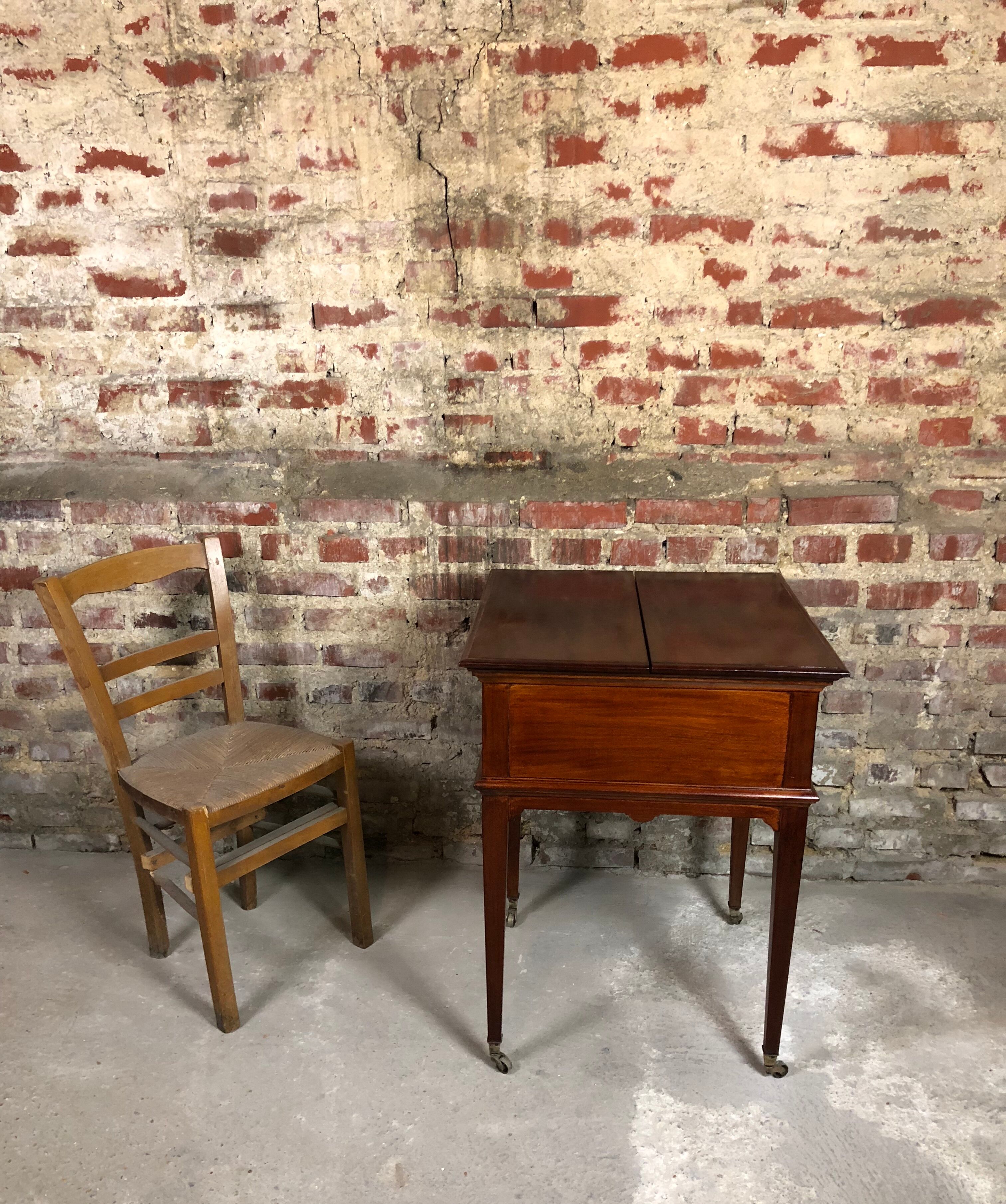 Table de bar anglais en acajou Mapple & Co