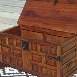 Tuscan chest in solid wood, Argudo Navarro, Spain