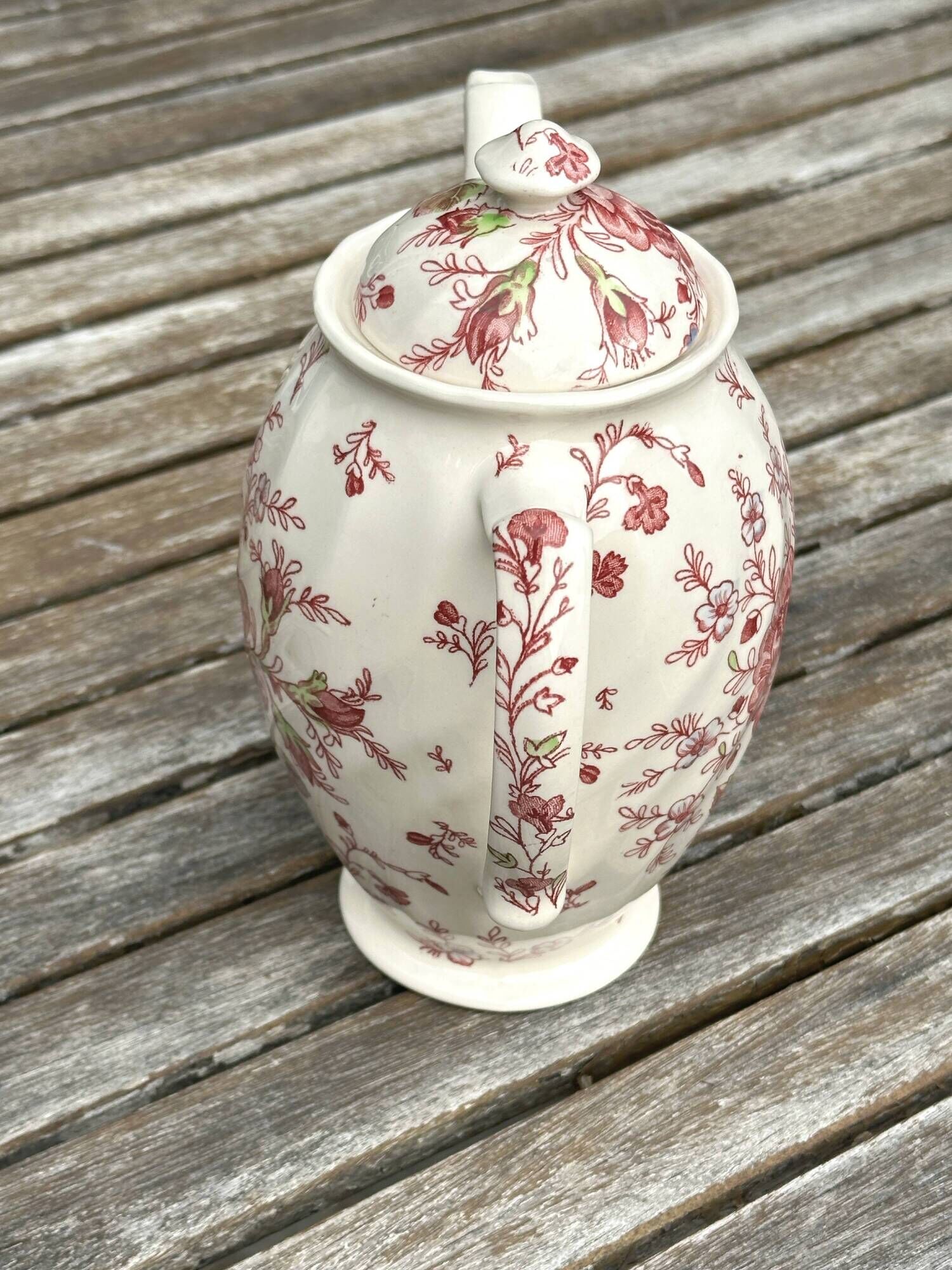Vintage coffee pot in English earthenware, Johnson Brothers Rose Chintz model.