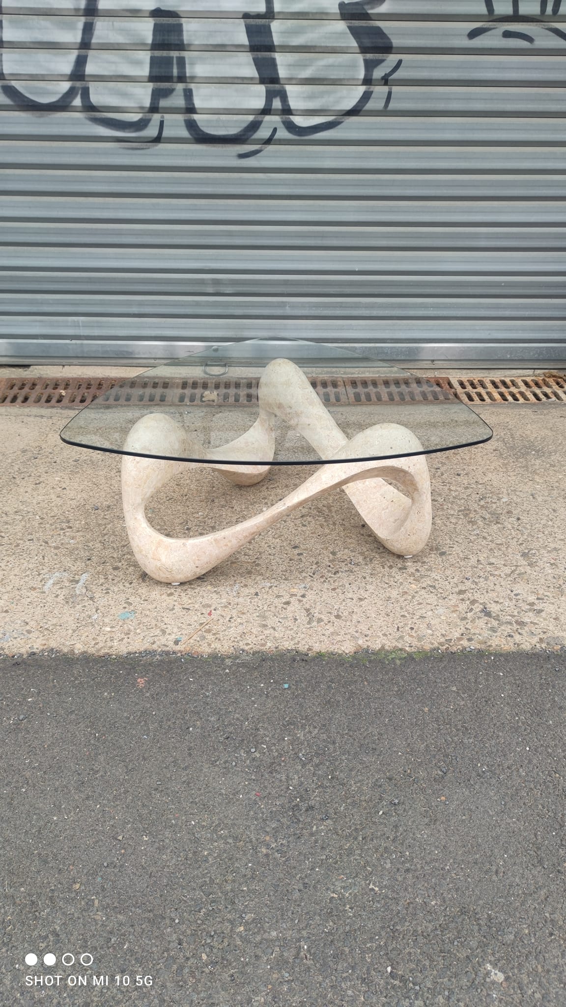 Table basse en travertin forme libre vers 1980