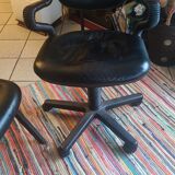Deux fauteuils cuir noir