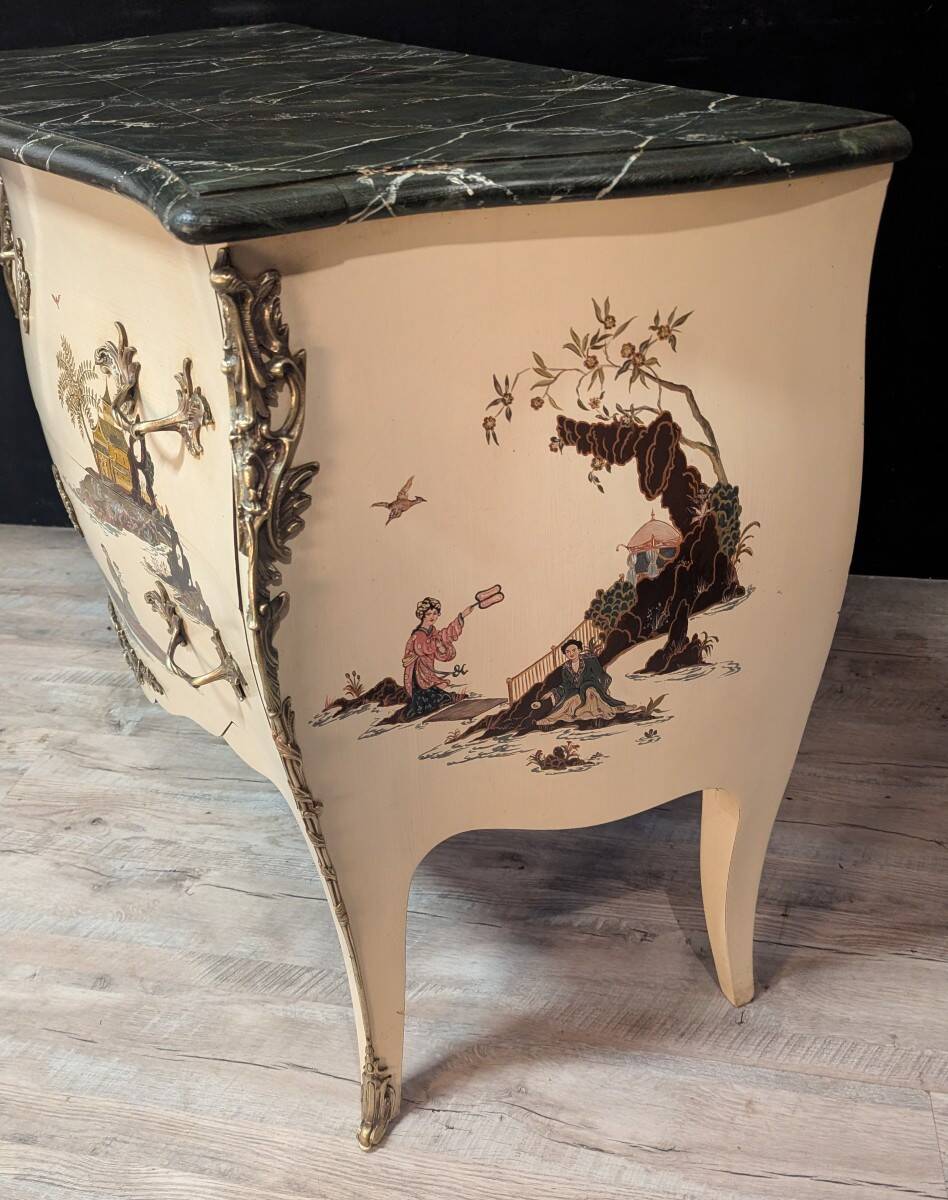 Curved Louis XV style chest of drawers with chinoiserie decoration