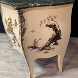 Curved Louis XV style chest of drawers with chinoiserie decoration