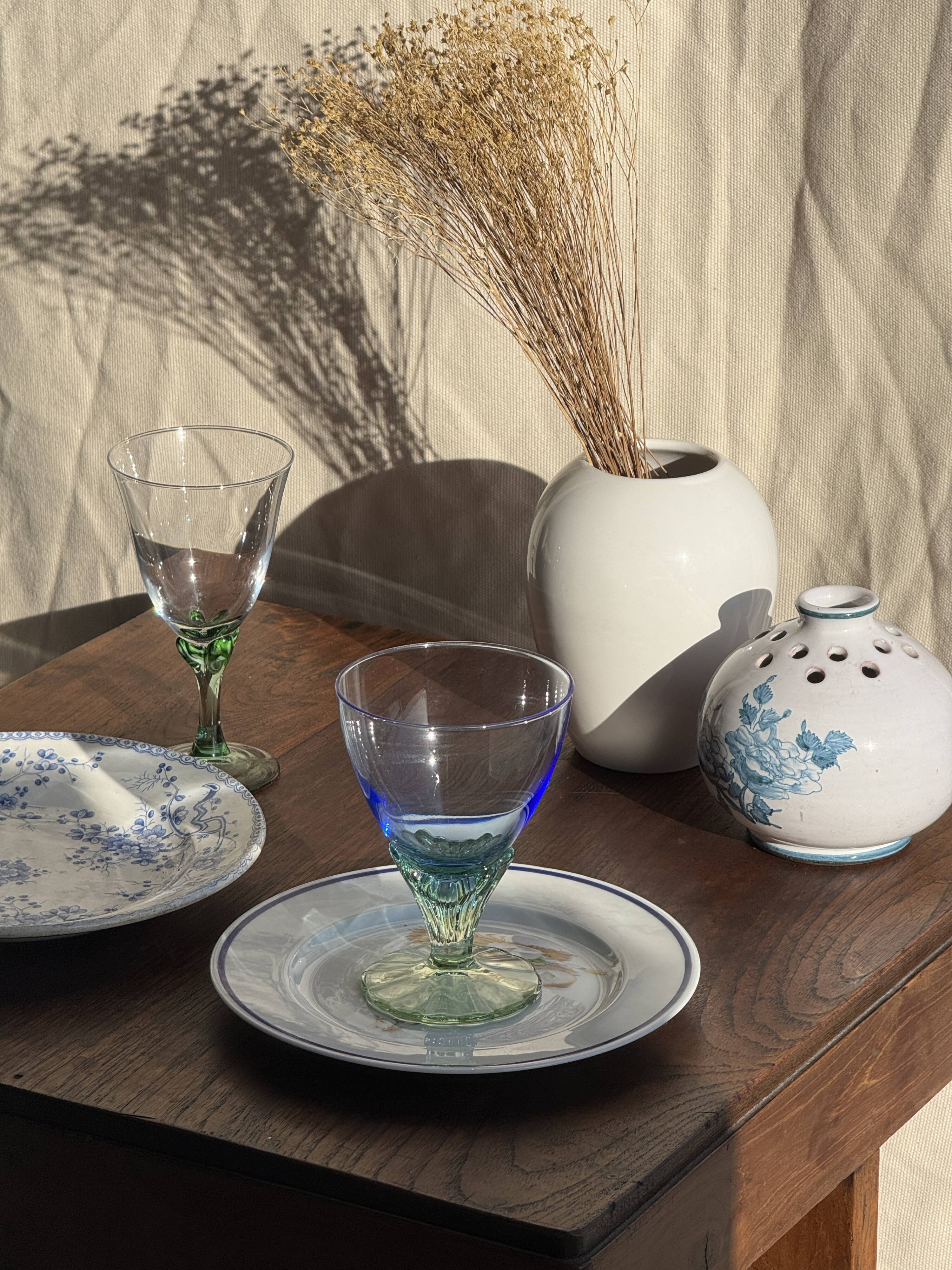 Set of 4 vintage green stemmed glasses H16