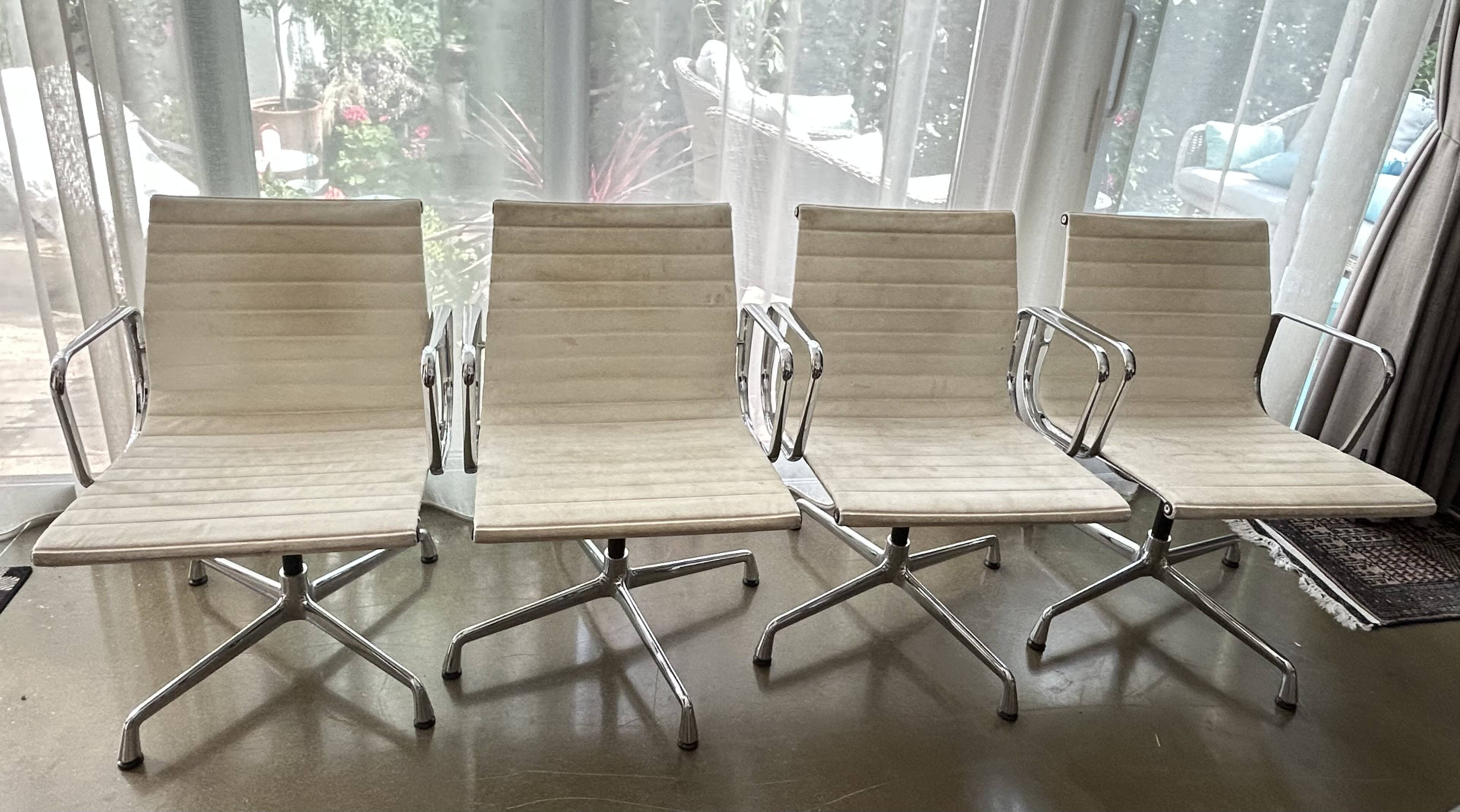 ALUMINIUM CHAIR EA 104 Pivotant