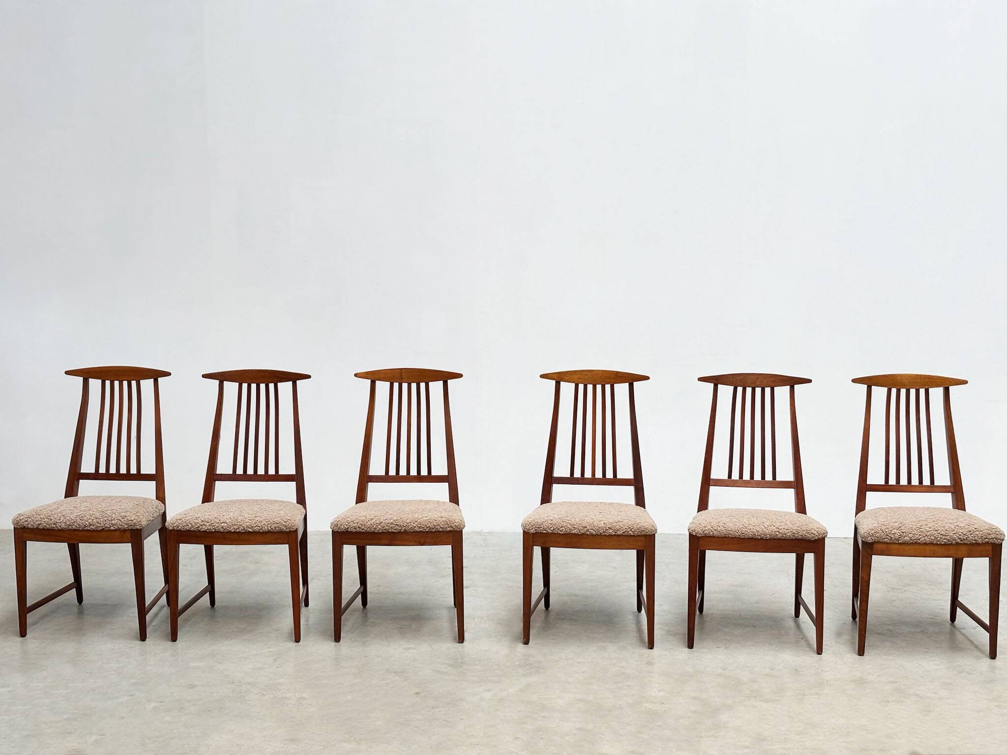 Set of six elegant Italian dining chairs