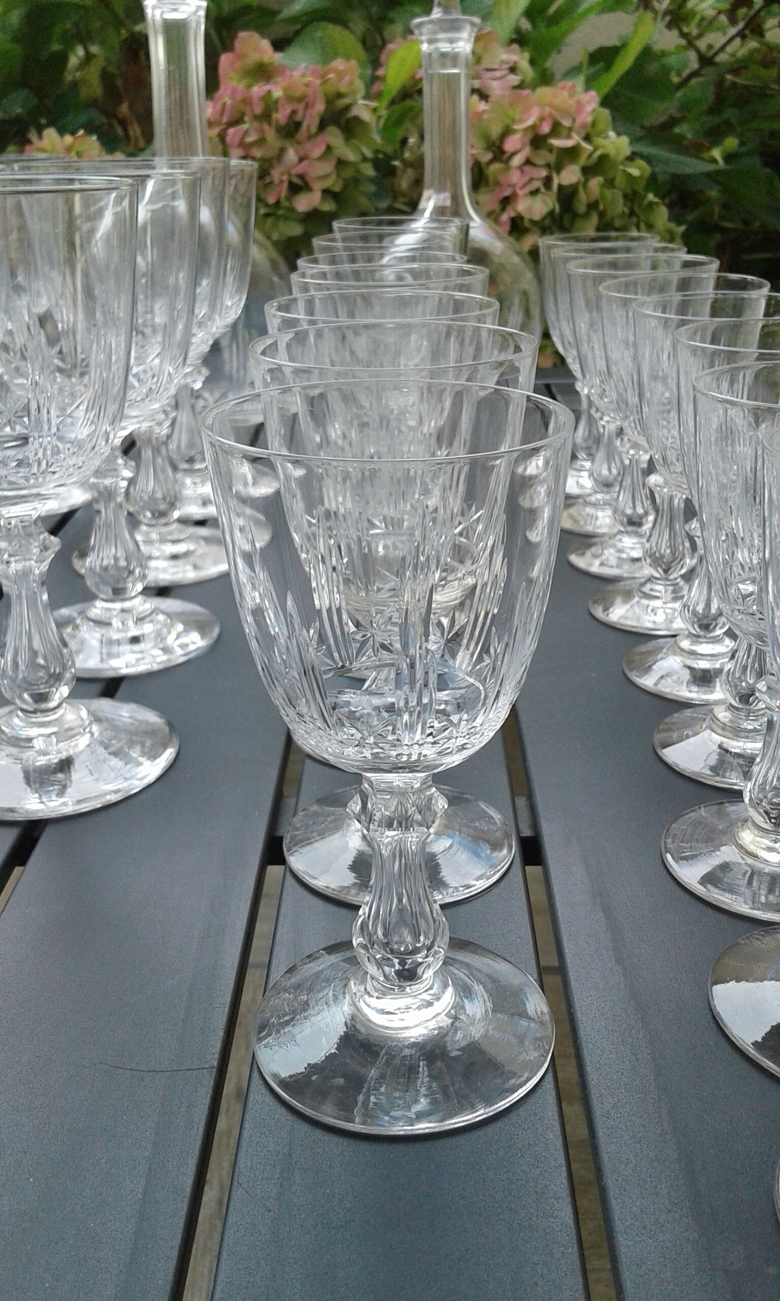 Service 25 glasses and 2 carafe in crystal