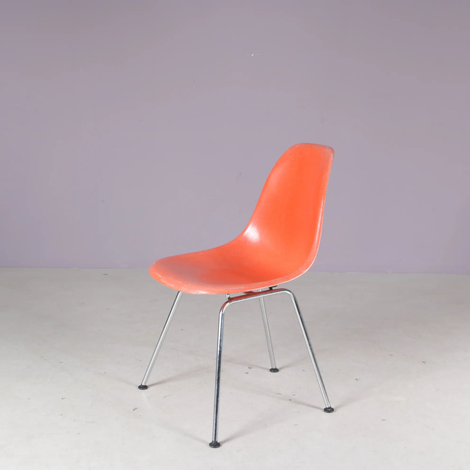 Chaises de salle à manger des années 1960 en fibre de verre orange / Charles & Ray Eames / Herman Miller, États-Unis