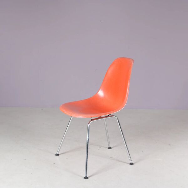 Chaises de salle à manger des années 1960 en fibre de verre orange / Charles & Ray Eames / Herman Miller, États-Unis