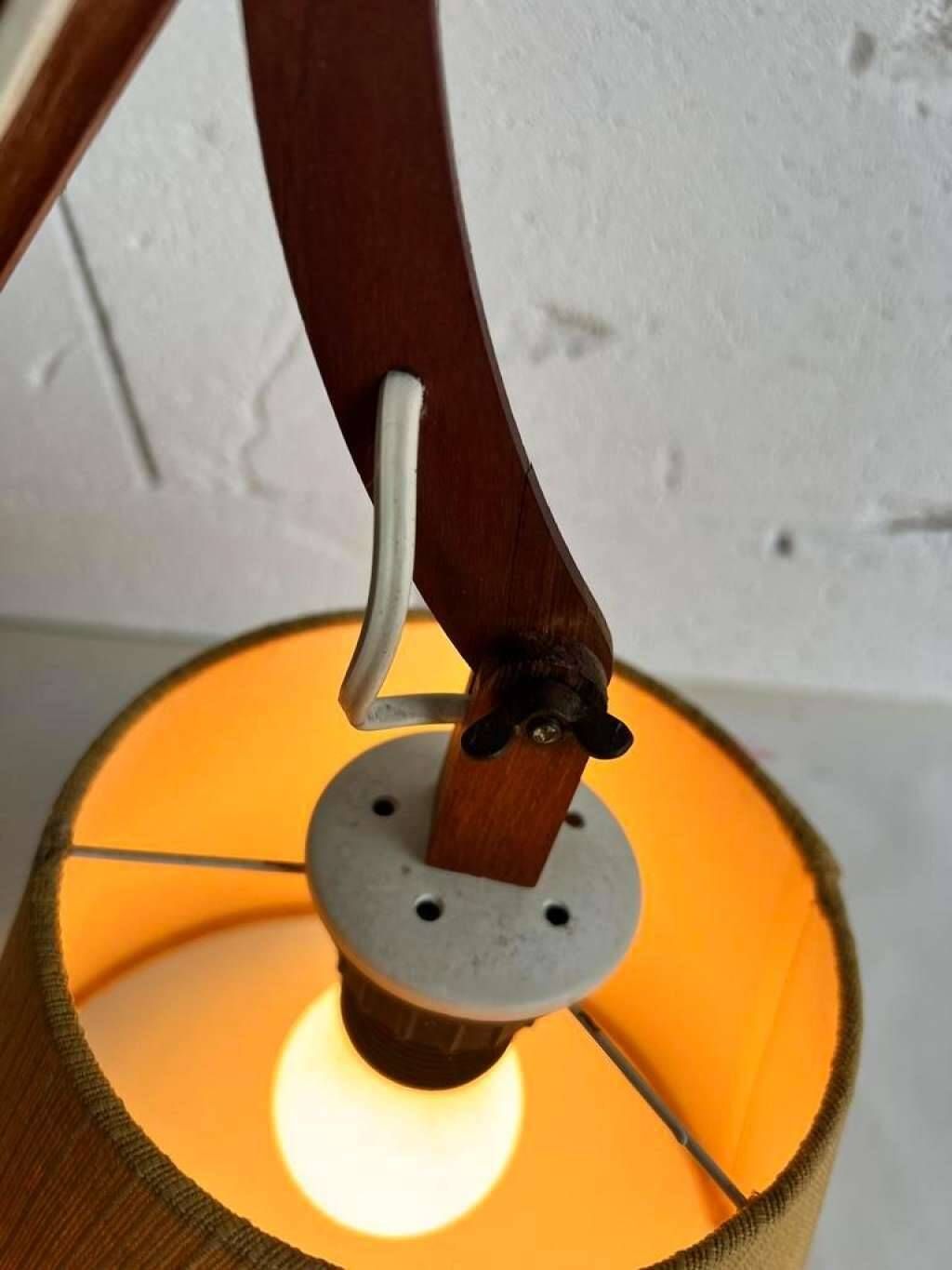 VINTAGE WOODEN WALL LAMP / SCISSOR LAMP WITH LAMPSHADE 'ARO LEUCHTEN'