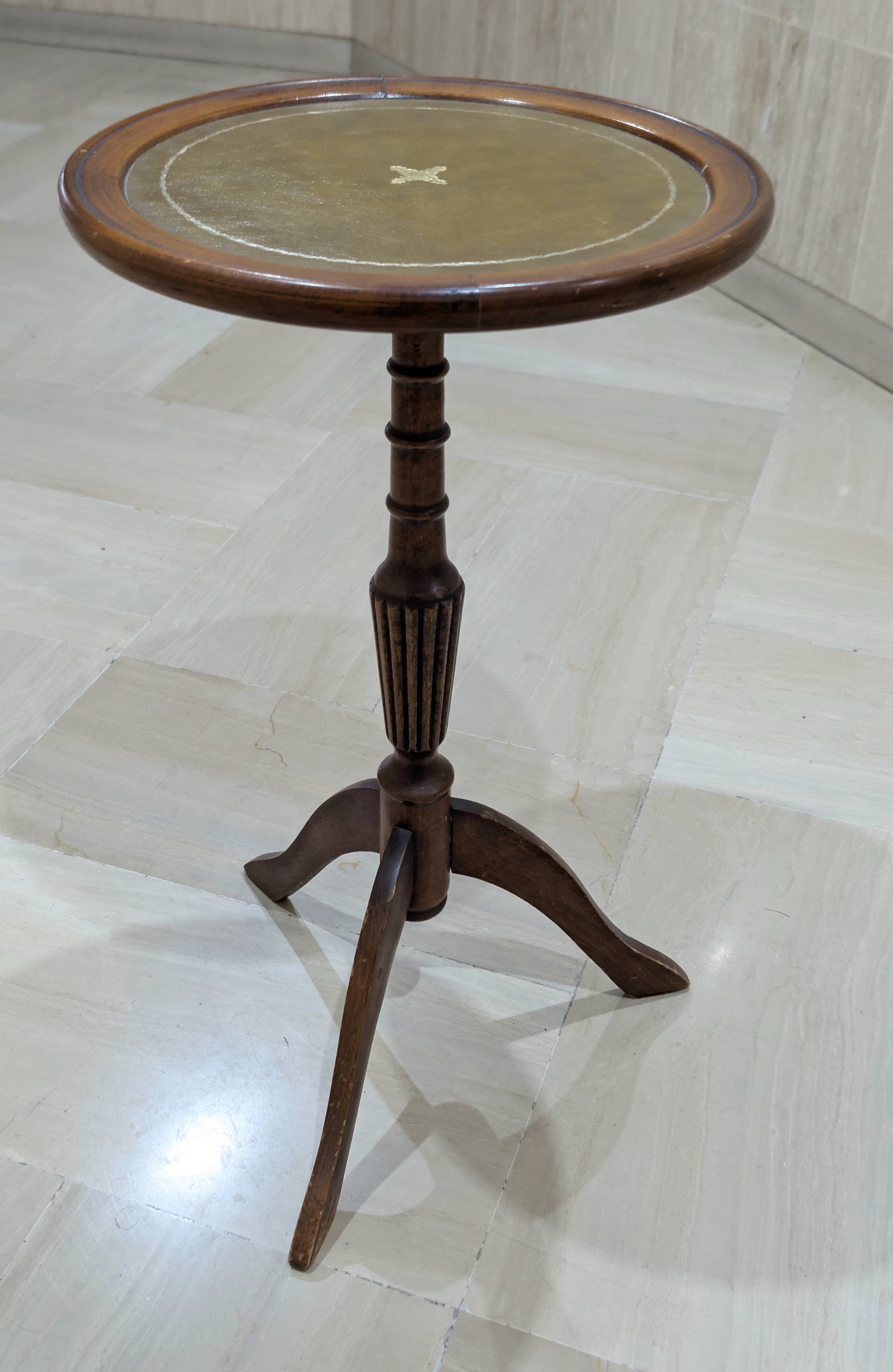 English style gueridon in wood – top covered with green/gold leather