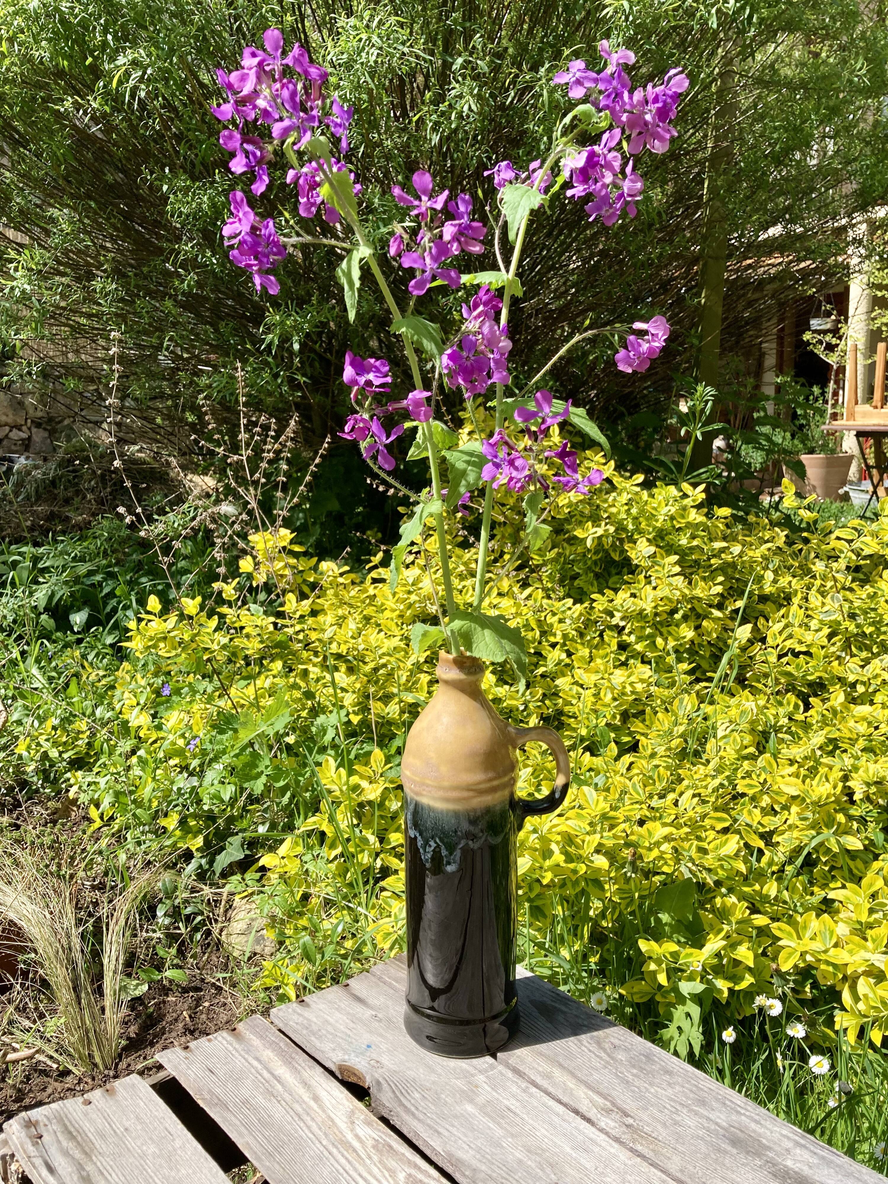 Enameled ceramic bottle with handle