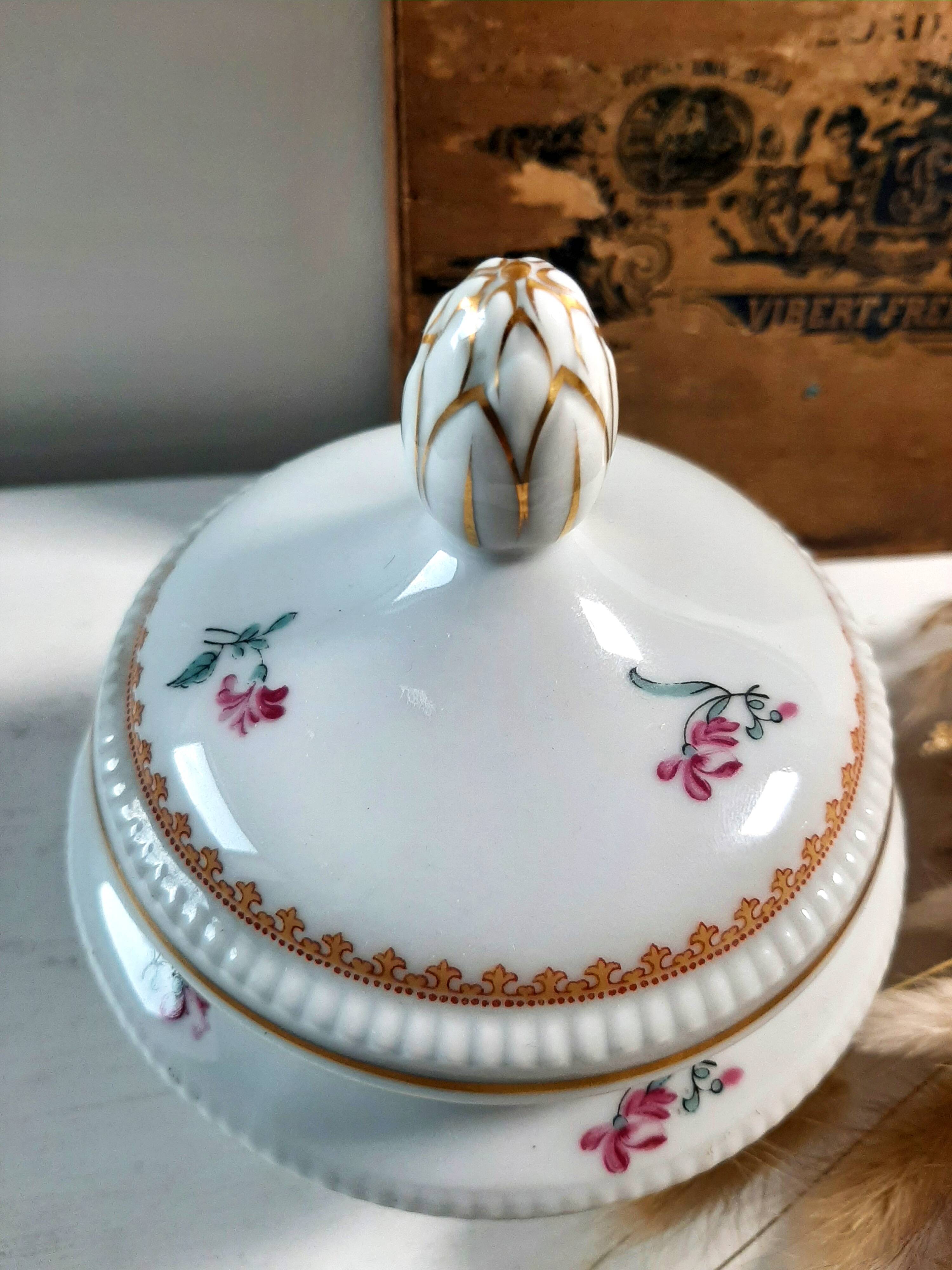Sucrier en porcelaine de Limoges manufacture Bernardaud
