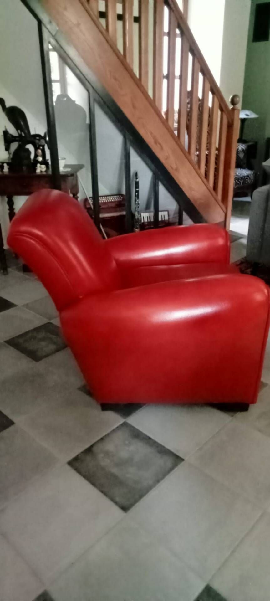 Pair of "Minister" Club Armchairs in red leather – Artisan