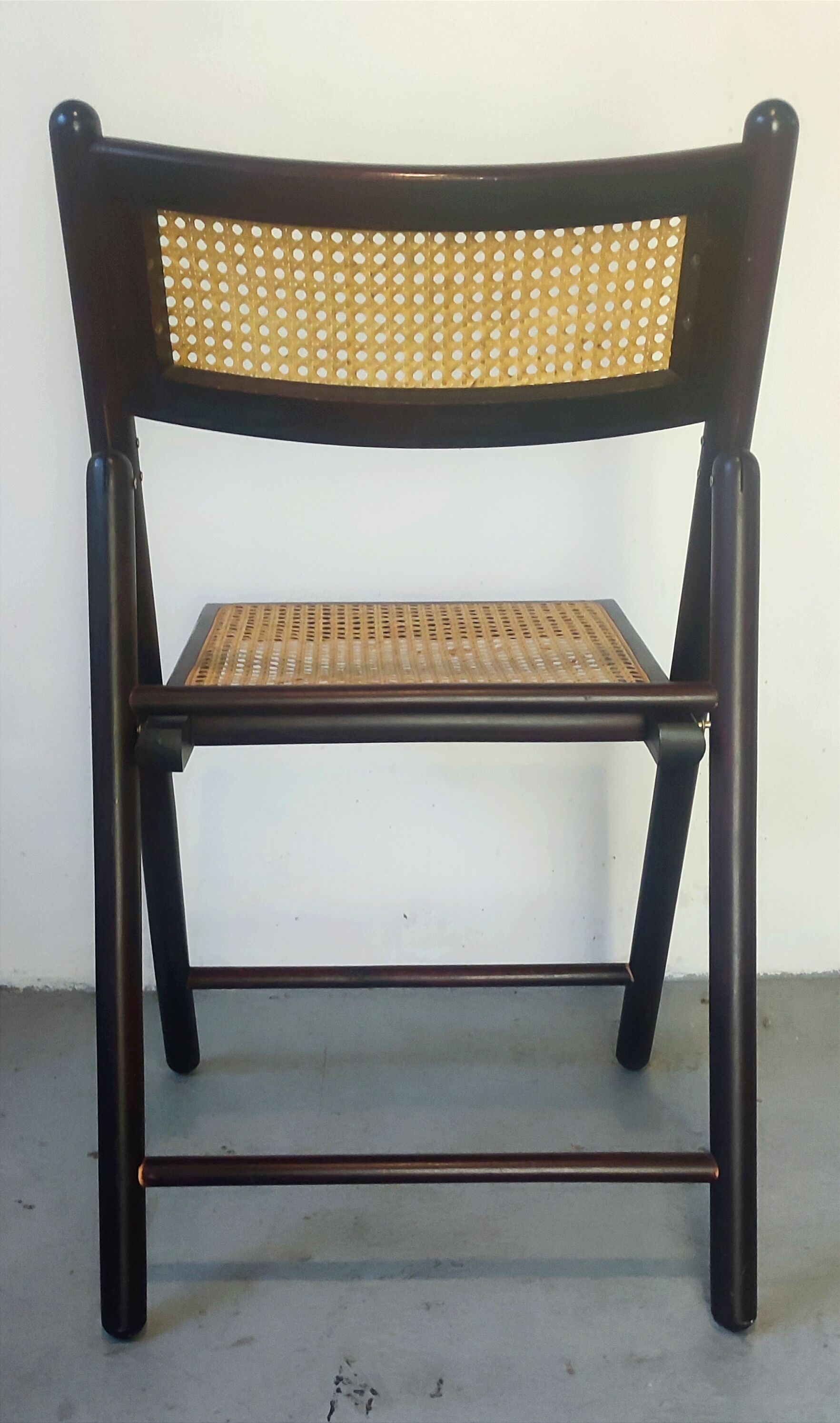 Canned folding chairs