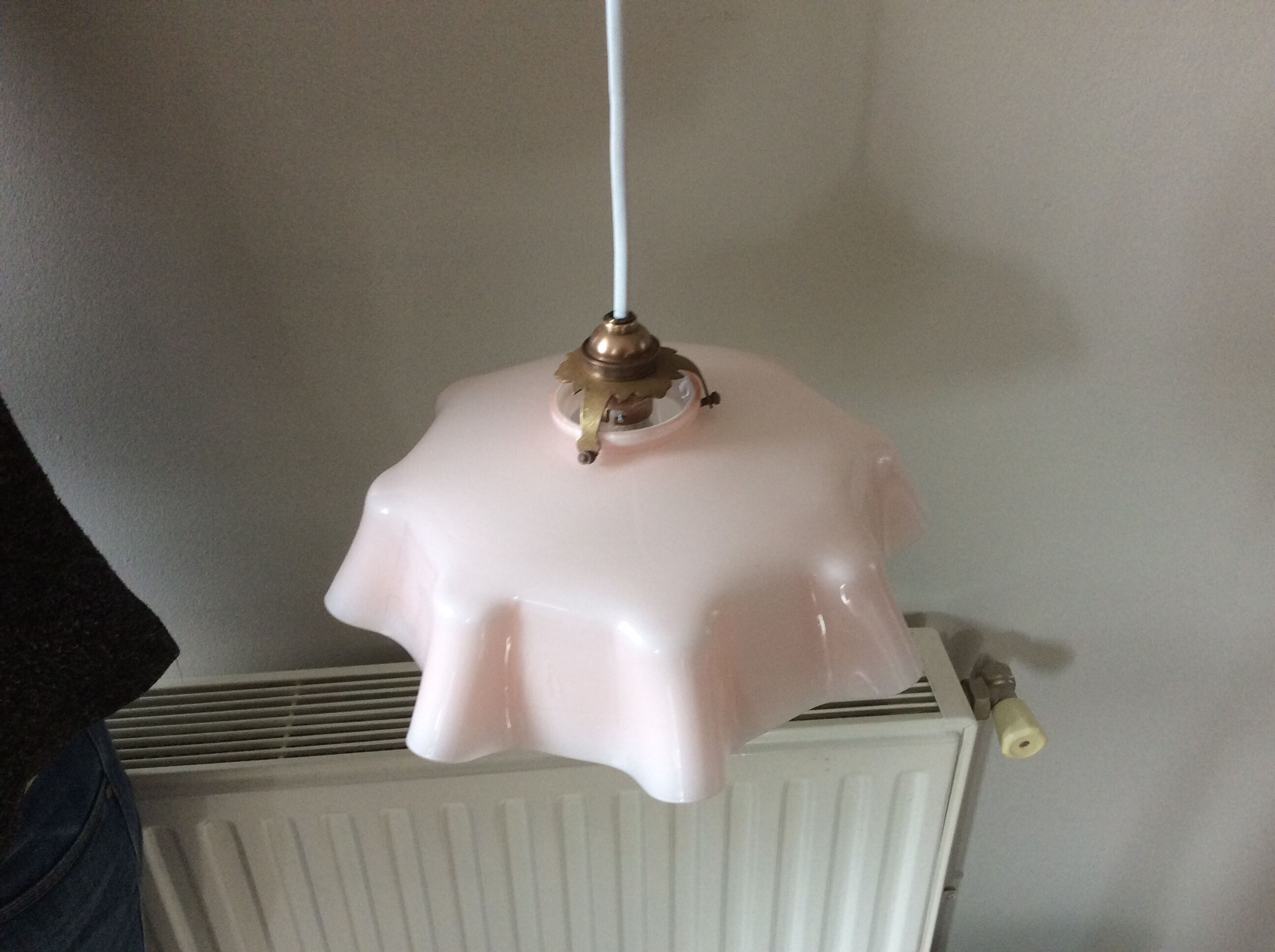 Suspension en opaline des années 30 -40