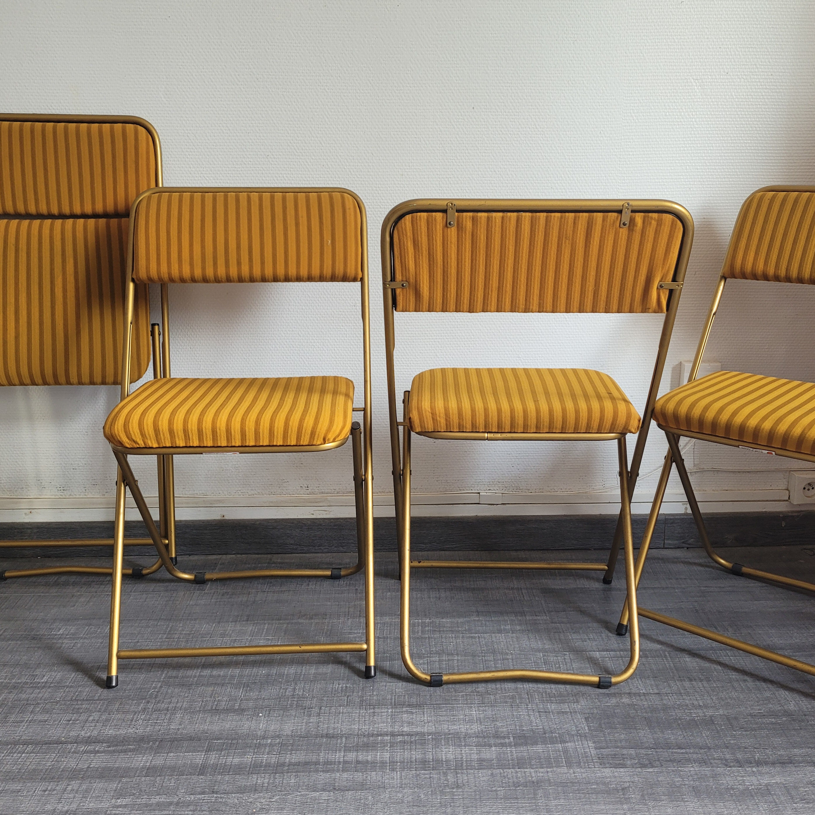 4 vintage Lafuma folding chairs