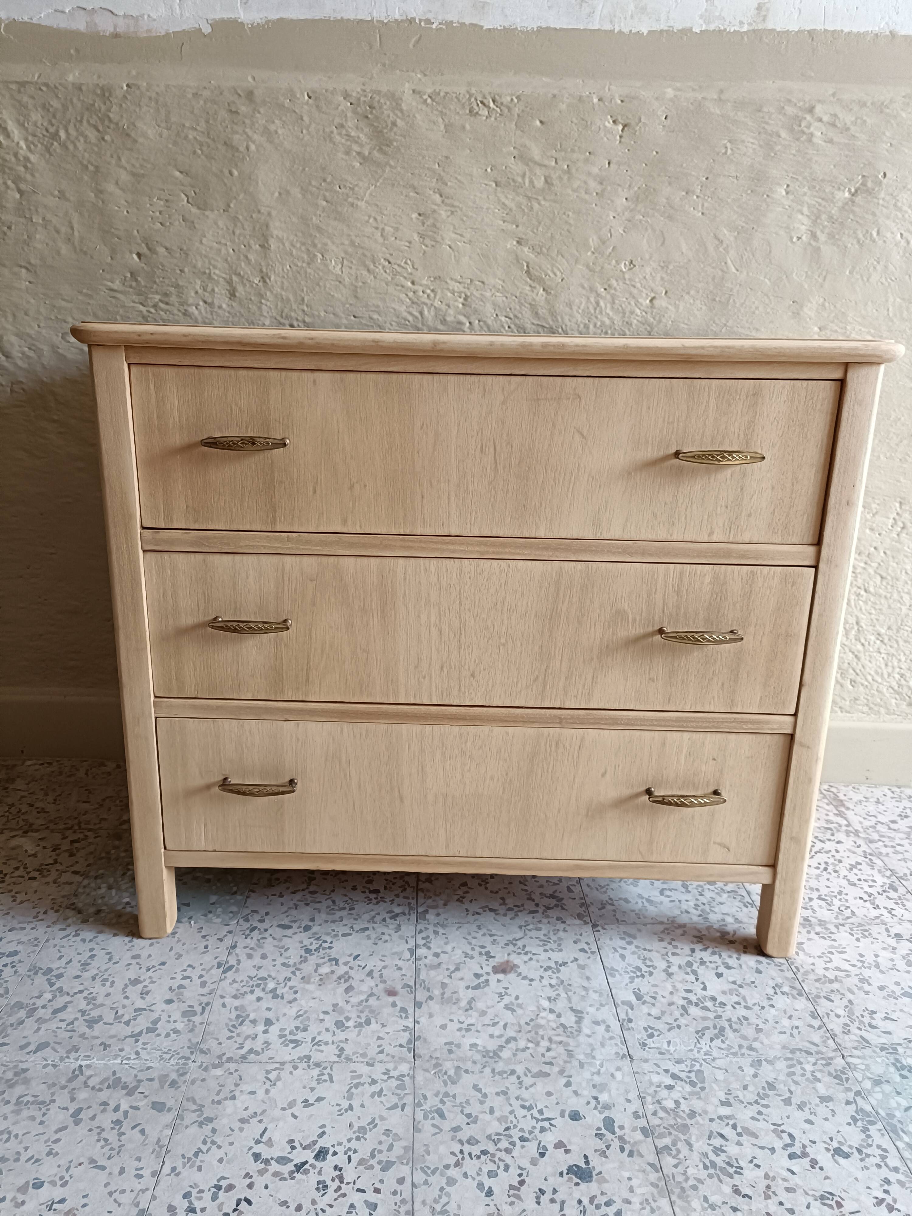 Commode 3 tiroirs rénovée pour chambre d'enfant
