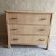 Commode 3 tiroirs rénovée pour chambre d'enfant