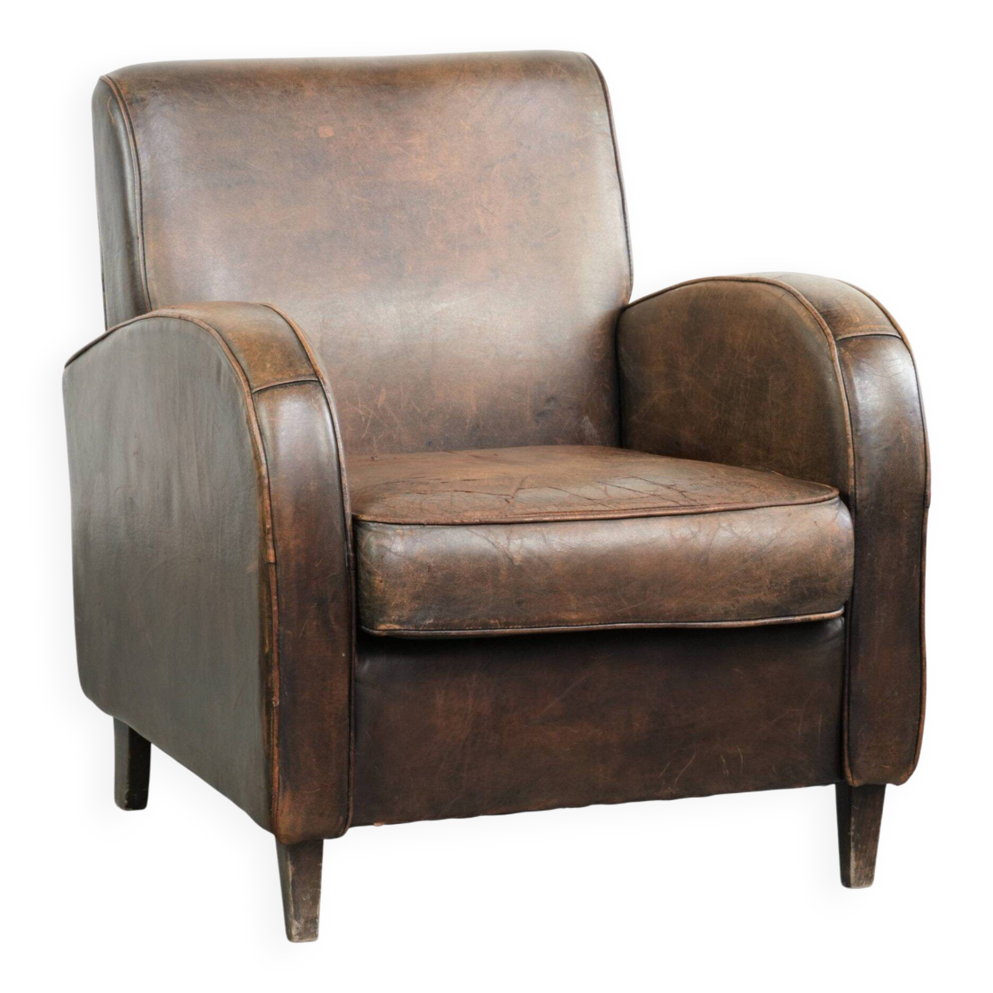 Comfortable sheepskin armchair with matching piping and a timeless look