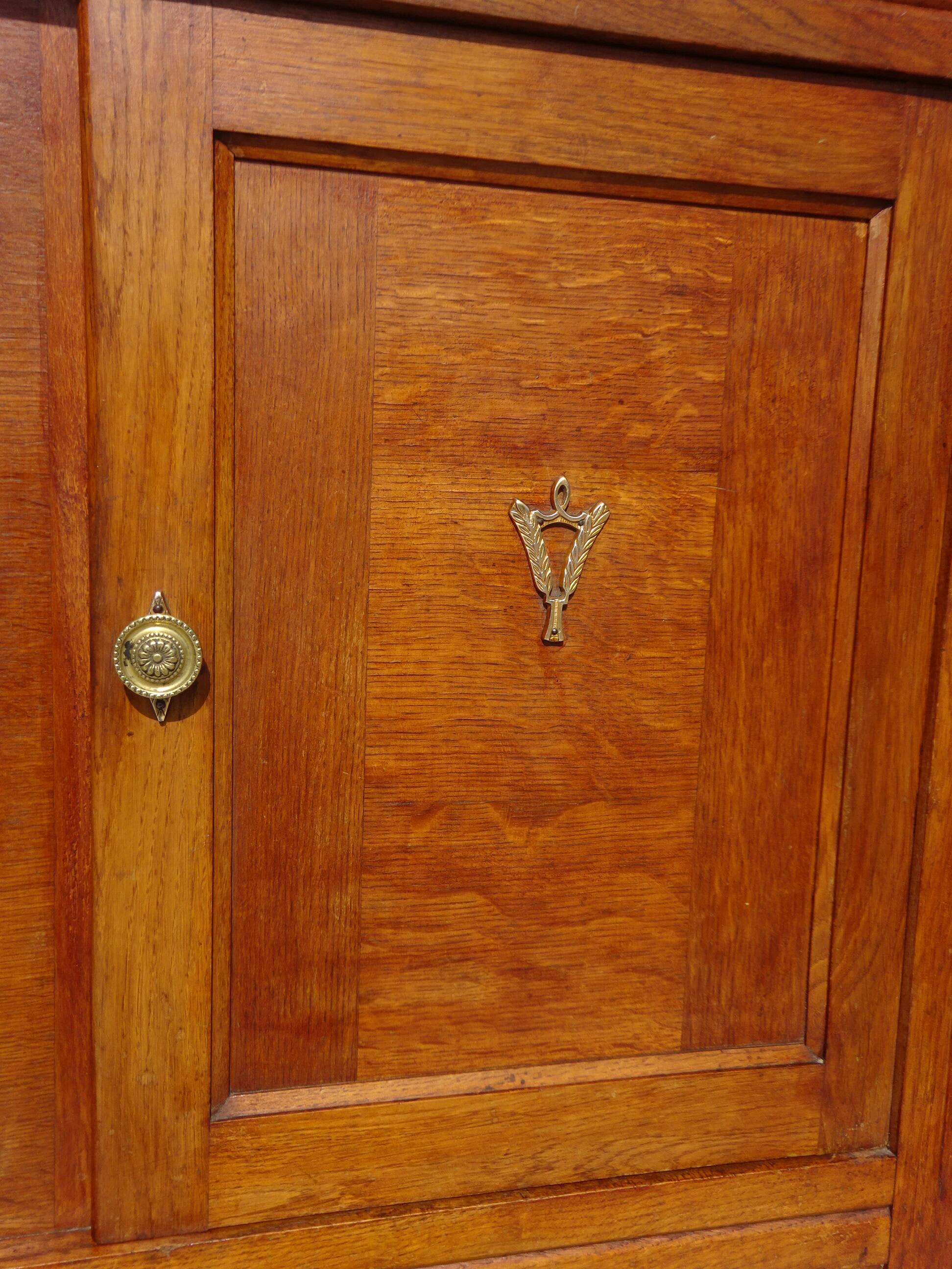 Vintage buffet in light and black oak