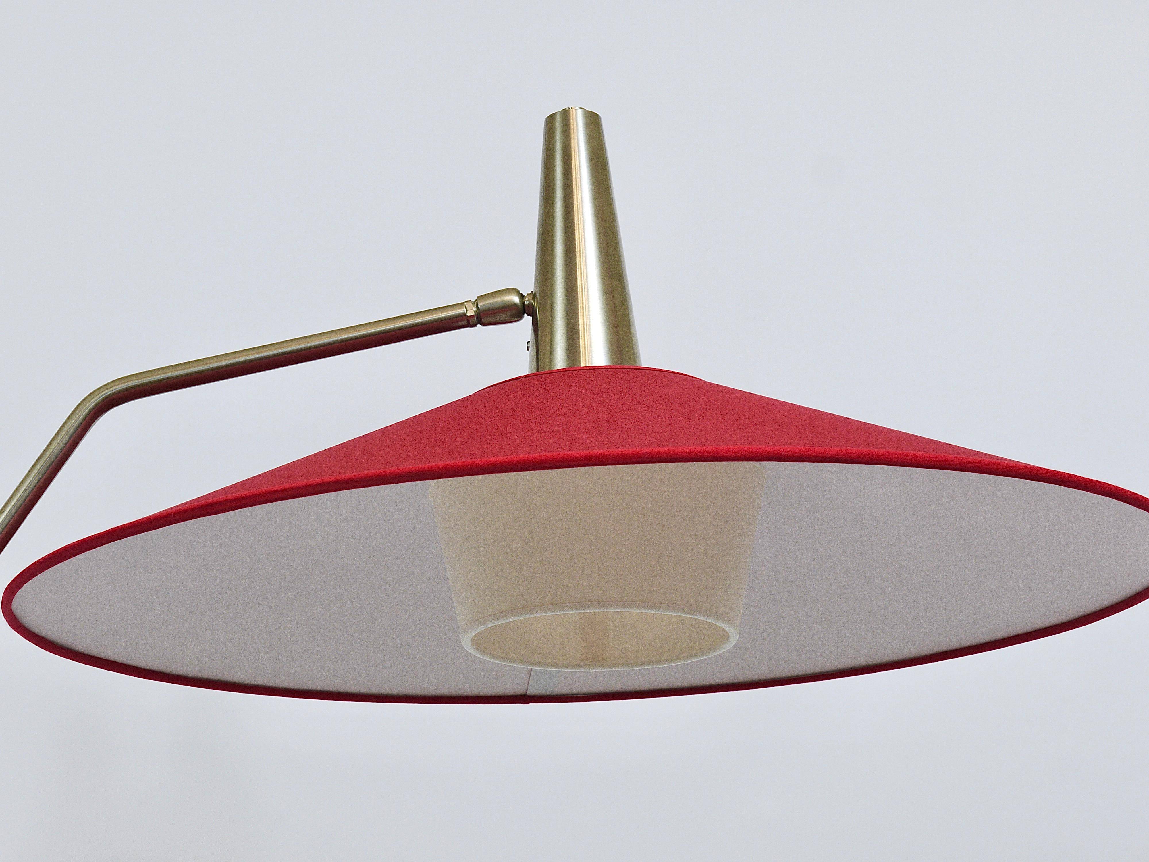 Articulated floor lamp with counterweight mid-century by Rupert Nikoll, nickel, brass.