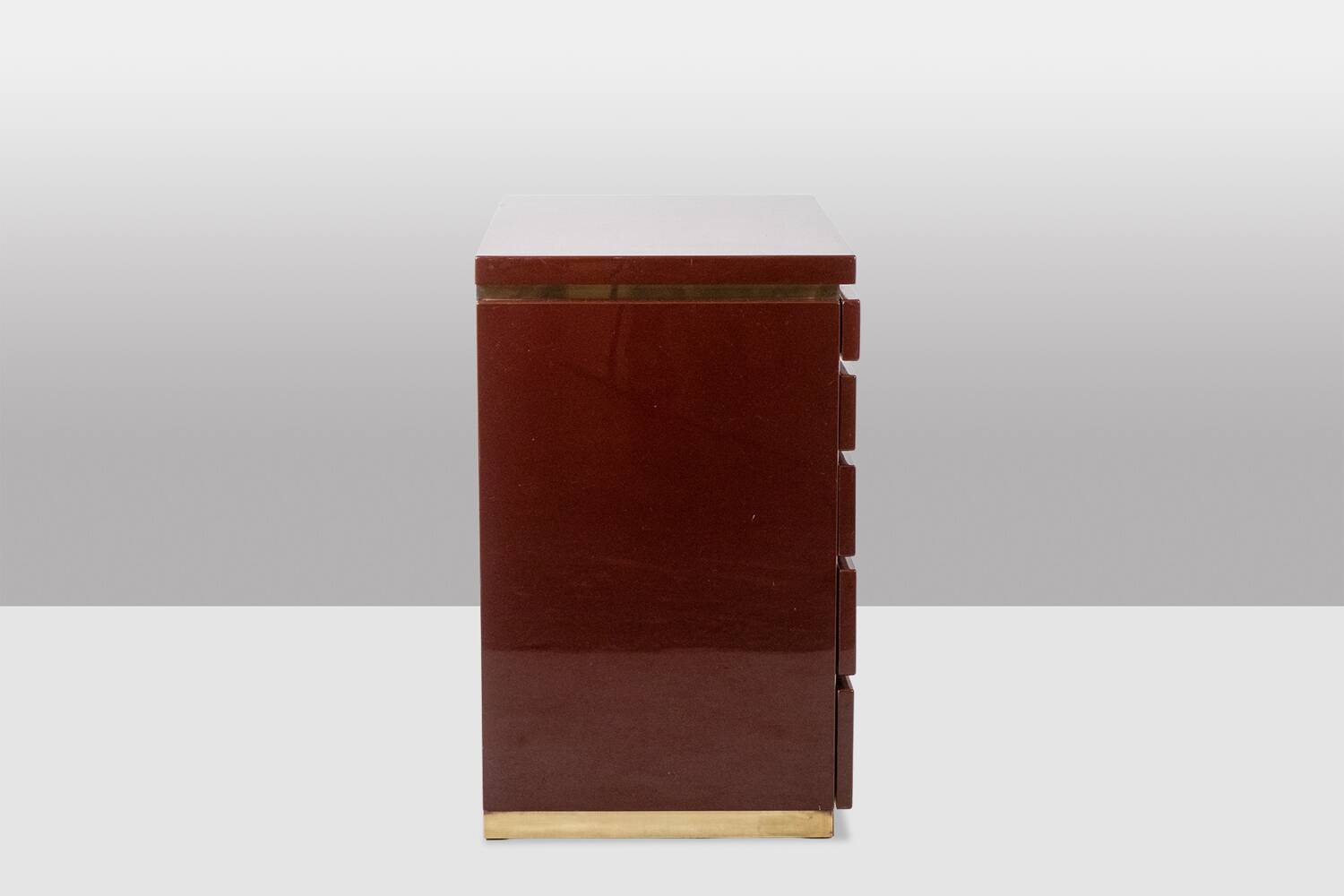 Jean-Claude Mahey. Commode en bois laqué. Années 1970-80.