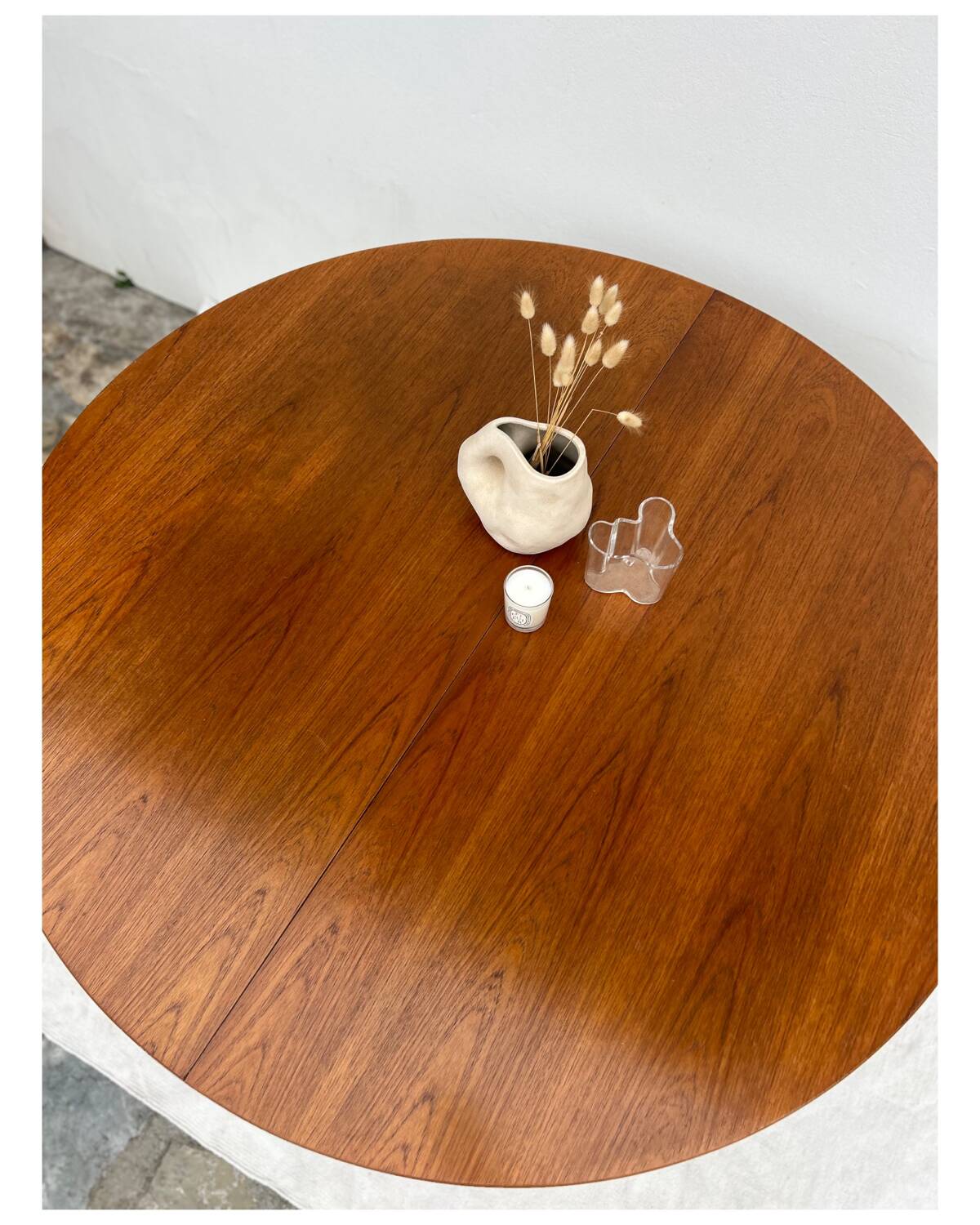 Scandinavian round table with extension