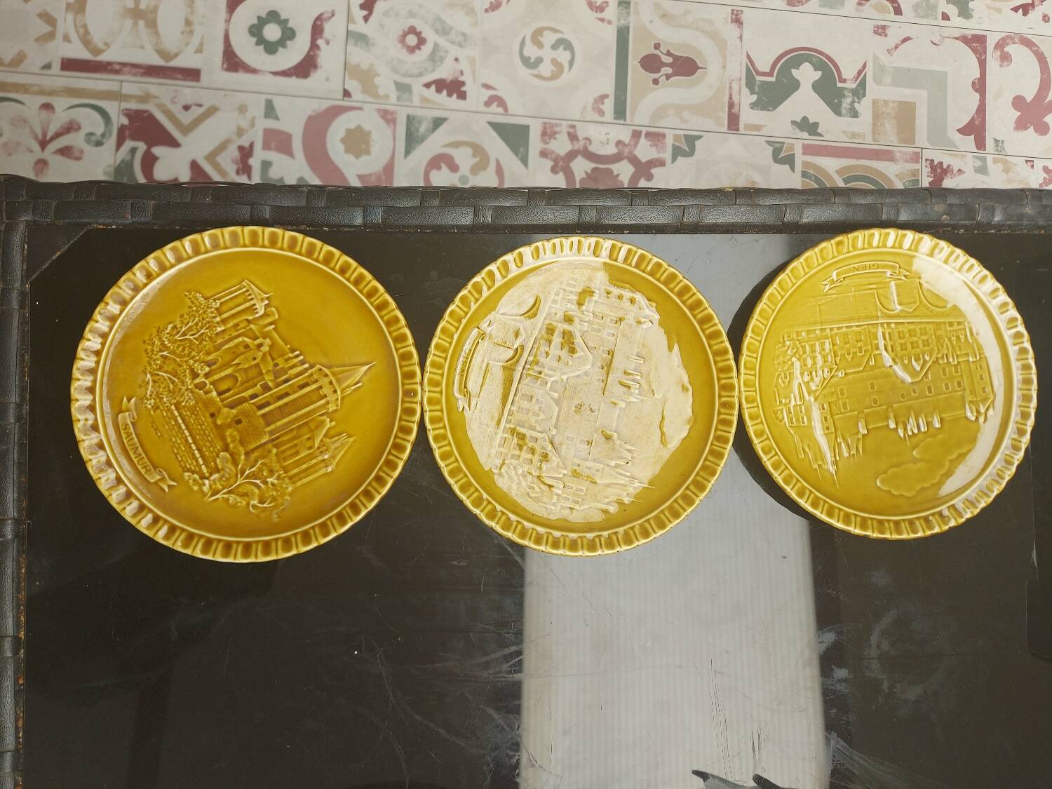 3 Gien earthenware plates