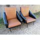 Paire de fauteuils en simili cuir