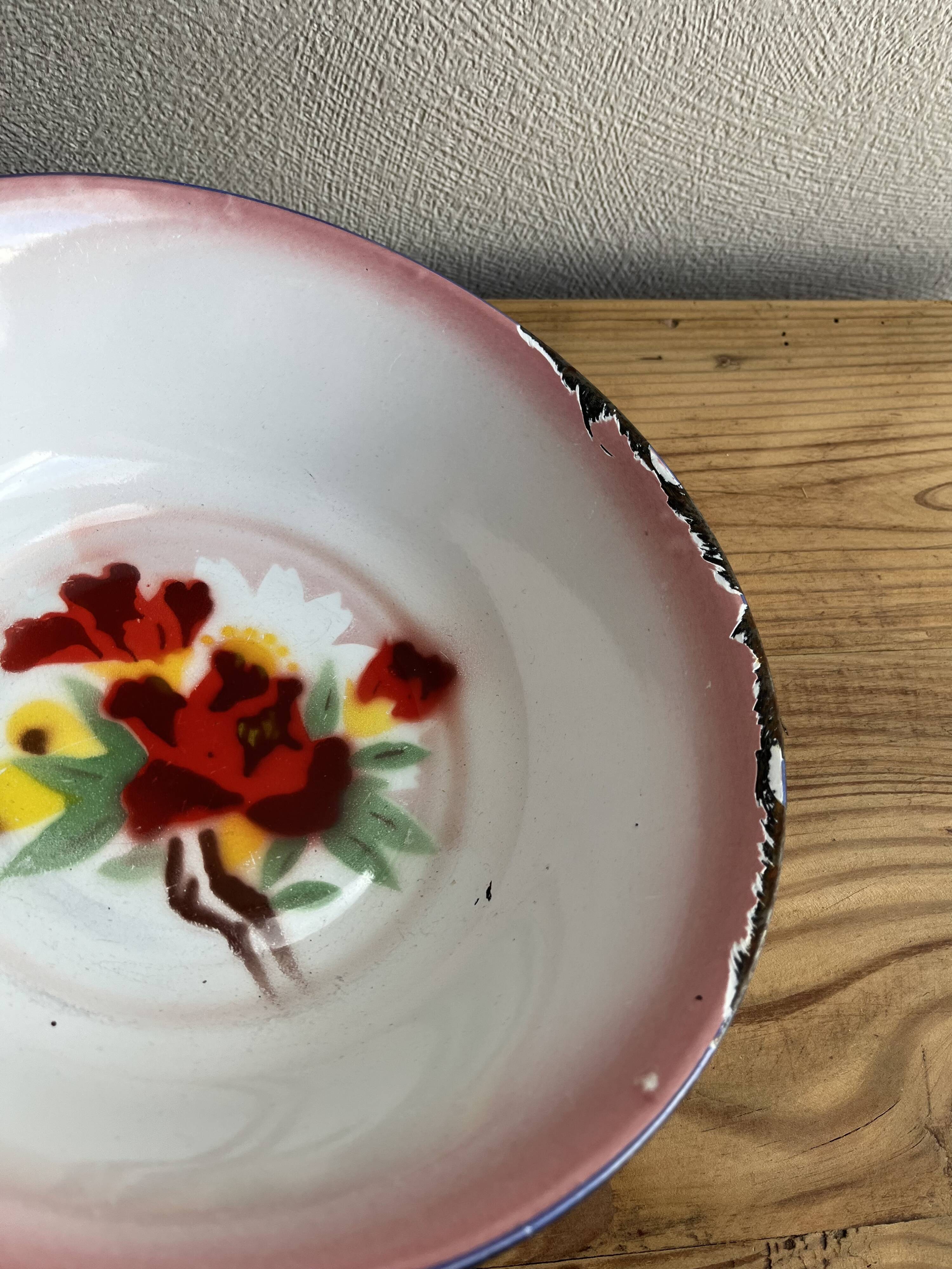 Enamelled dishes vintage flowers