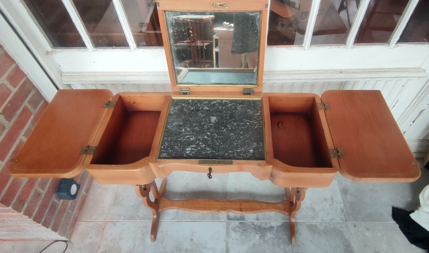Dressing table
