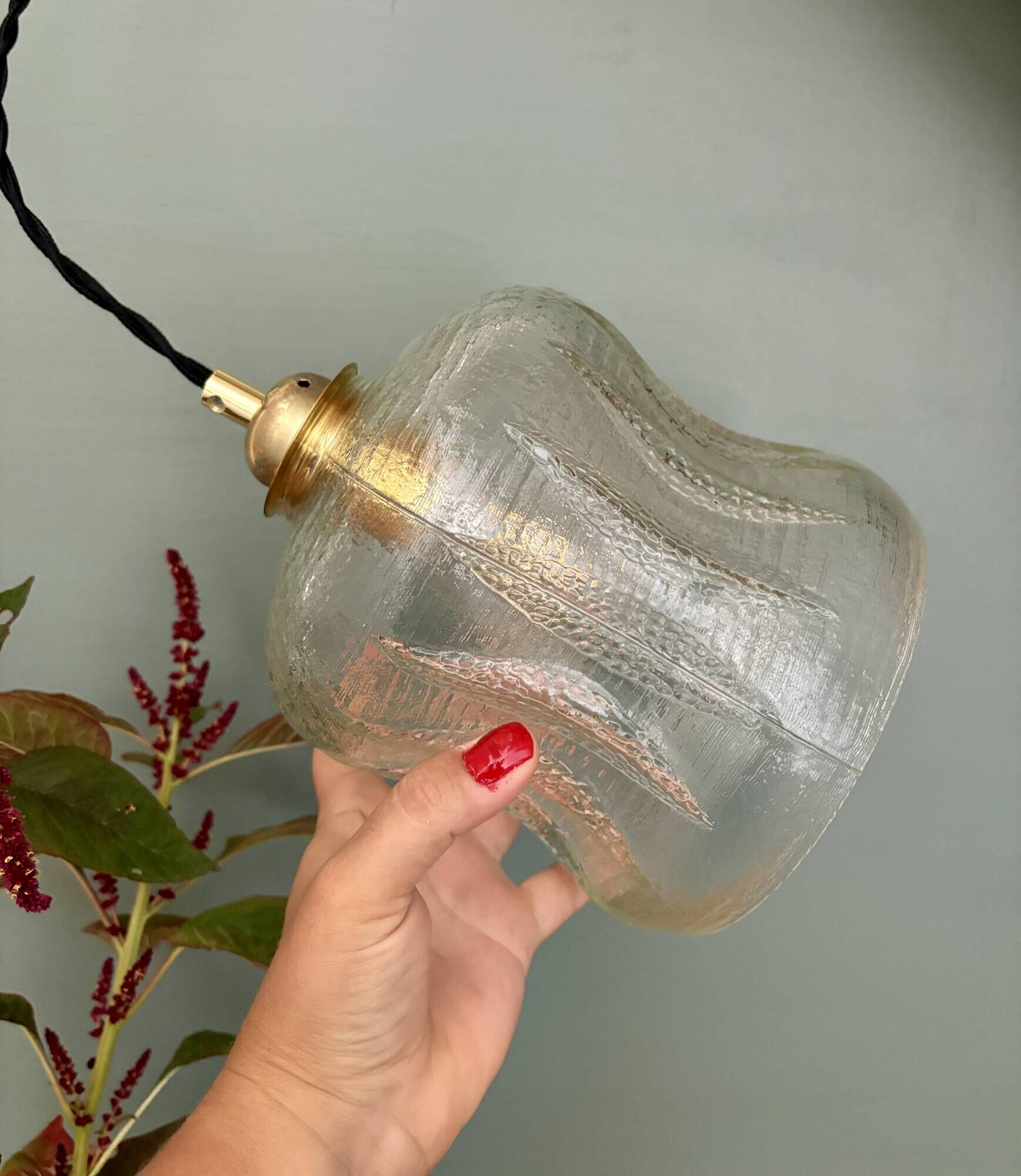 Vintage glass suspension globe (GT10)