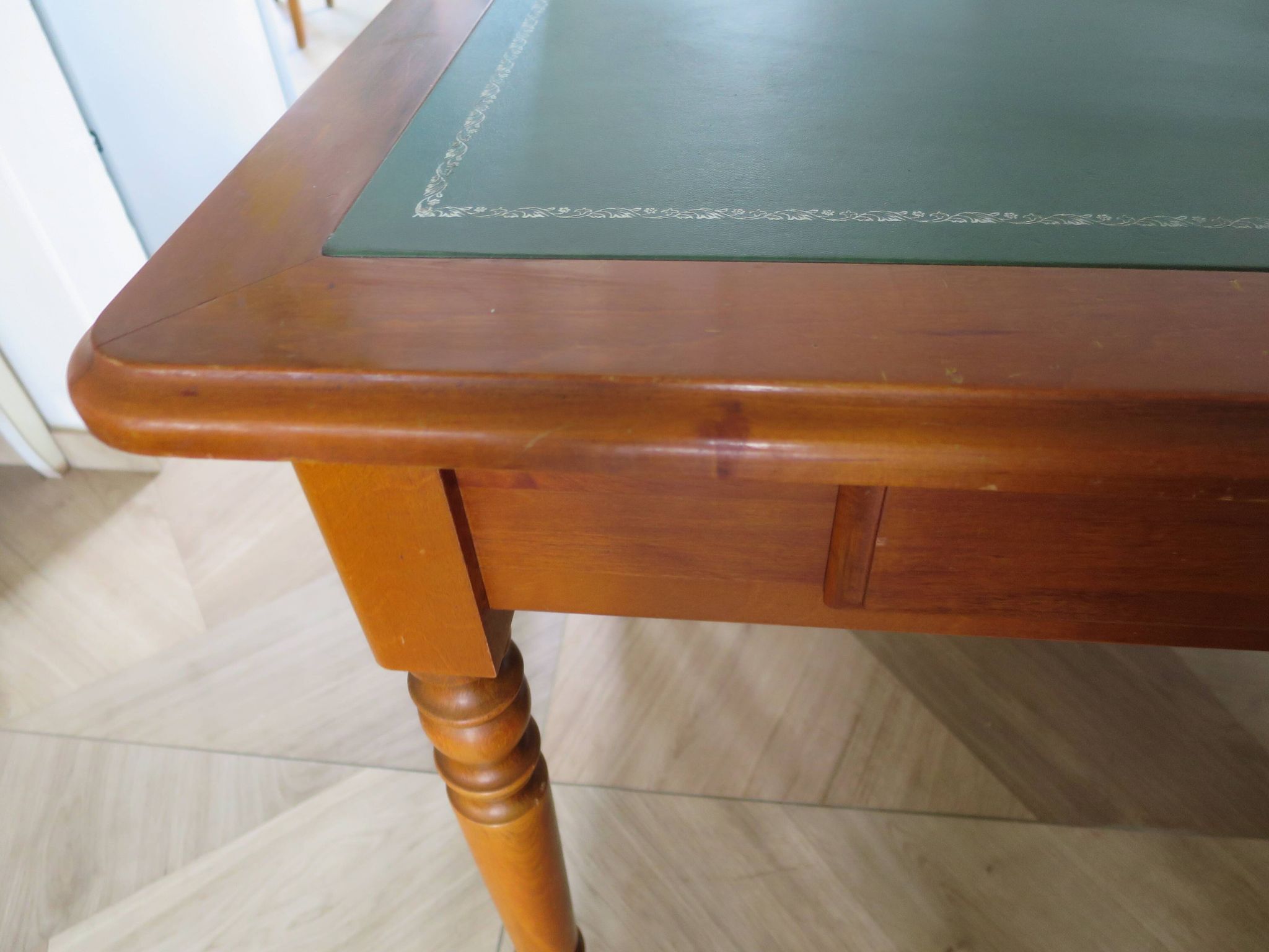 Minister's desk style L. Philippe – 2 drawers – cherry wood – faux leather desk mat