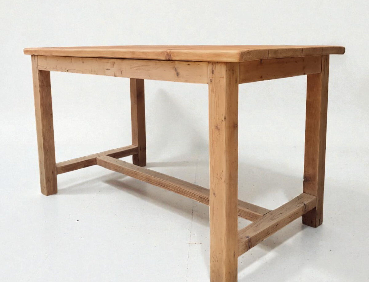 Dining table for 6 people – square feet