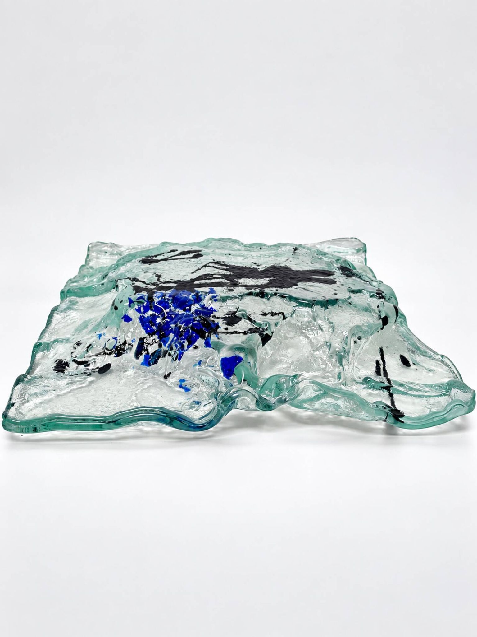 Grand centre de table en verre fusionné – pièce sculpturale abstraite